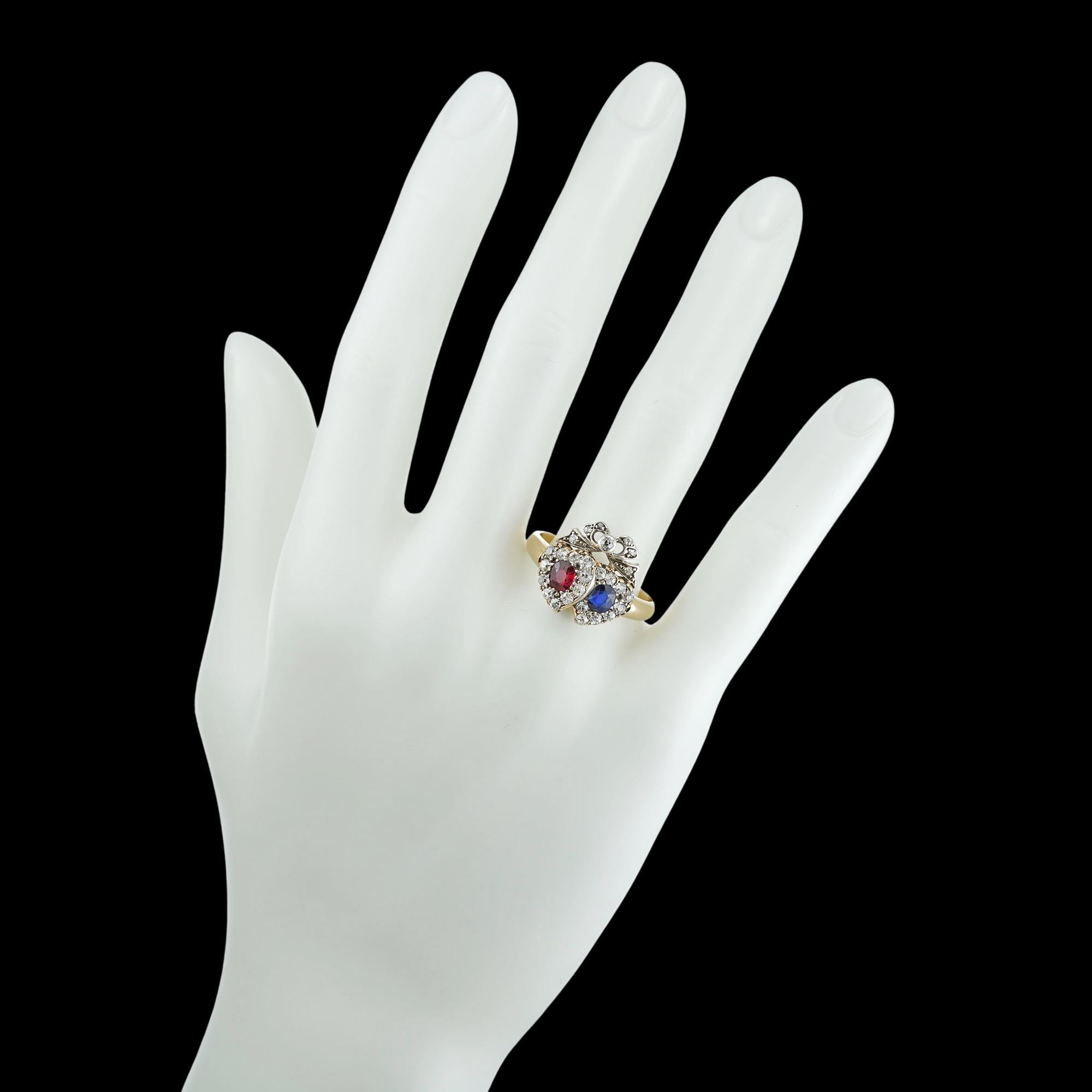 Viktorianischer Doppelherz-Ring mit Rubin, Saphir und Diamant im Zustand „Gut“ im Angebot in London, GB