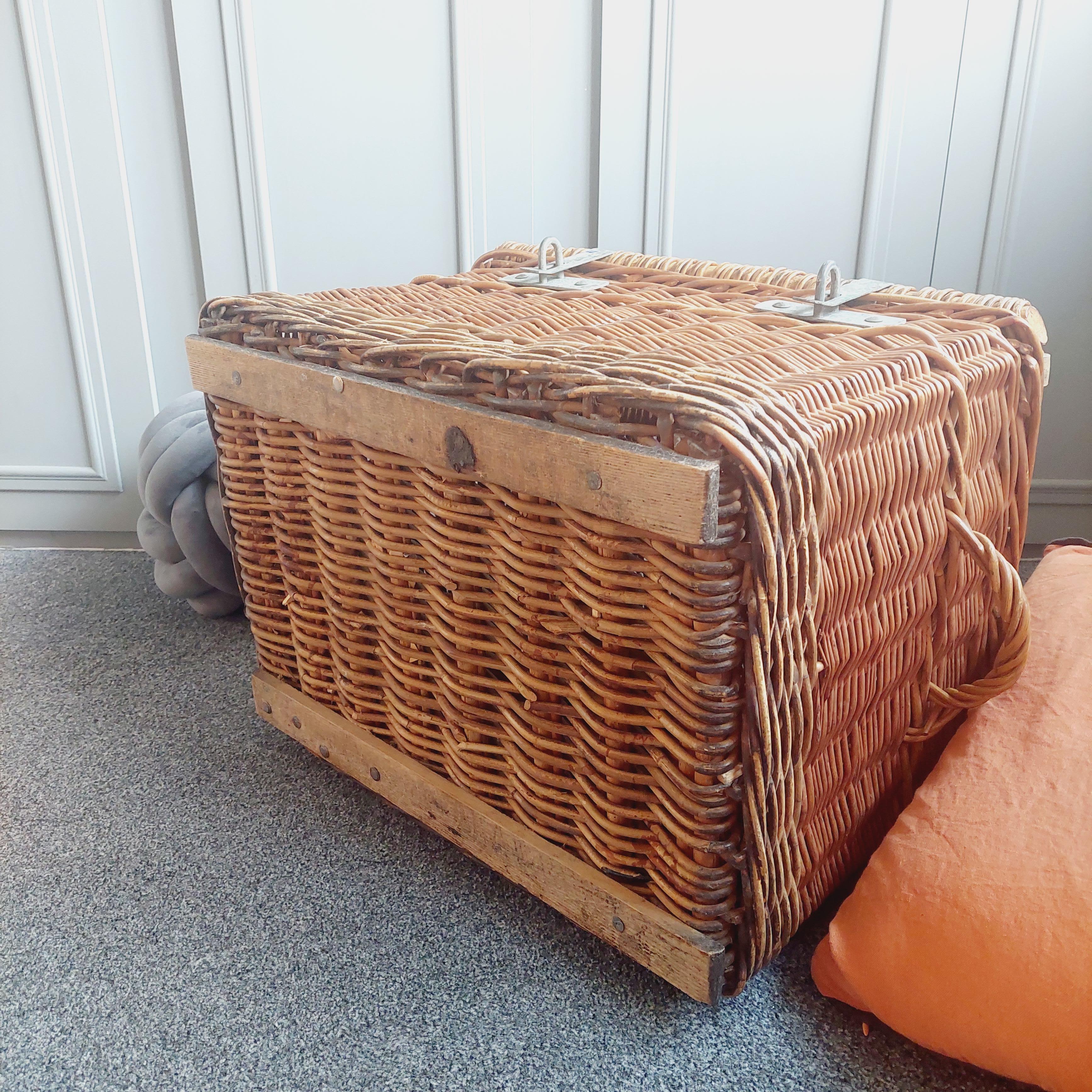 Victorian Rustic  Wicker Large Trunk Laundry Log Basket Coffee Table, 30s 8