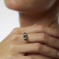 Victorian sapphire 18k yellow gold 3 stone ring