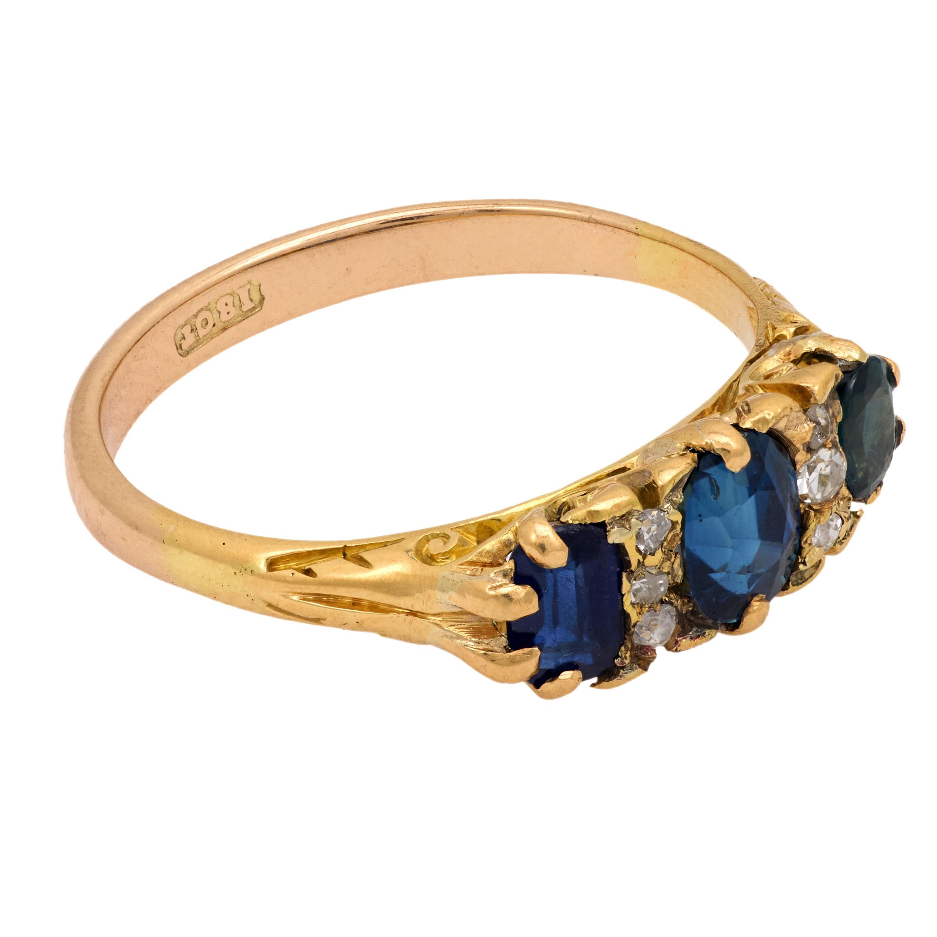 Women's Victorian sapphire 18k yellow gold 3 stone ring For Sale