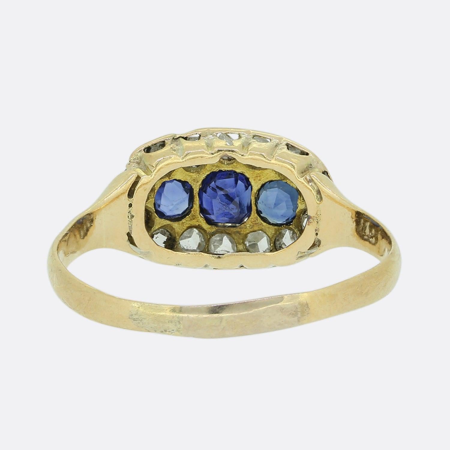 Victorian Sapphire and Diamond Cluster Ring In Good Condition For Sale In London, GB