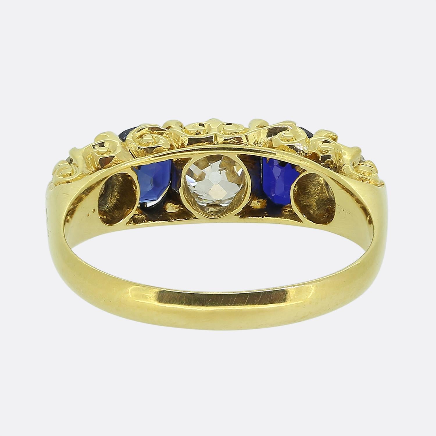 Victorian Sapphire and Diamond Five-Stone Ring In Good Condition For Sale In London, GB