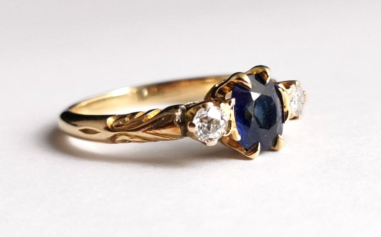 Victorian Sapphire and Diamond Three Stone Ring, 18ct Gold For Sale 8