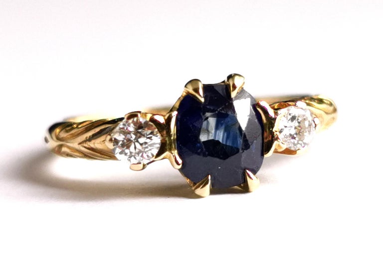 Victorian Sapphire and Diamond Three Stone Ring, 18ct Gold For Sale 12