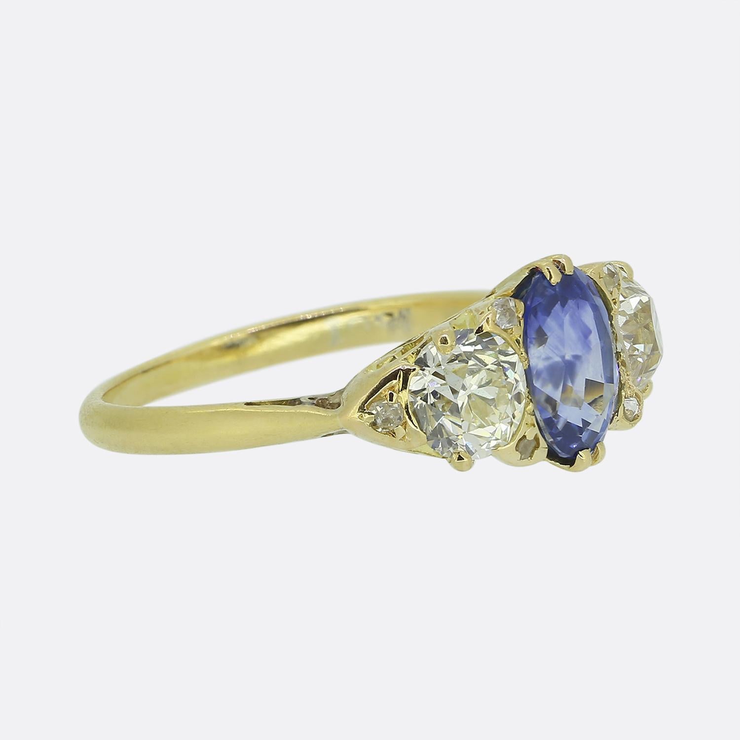 Victorien Bague victorienne à trois pierres saphir et diamants en vente