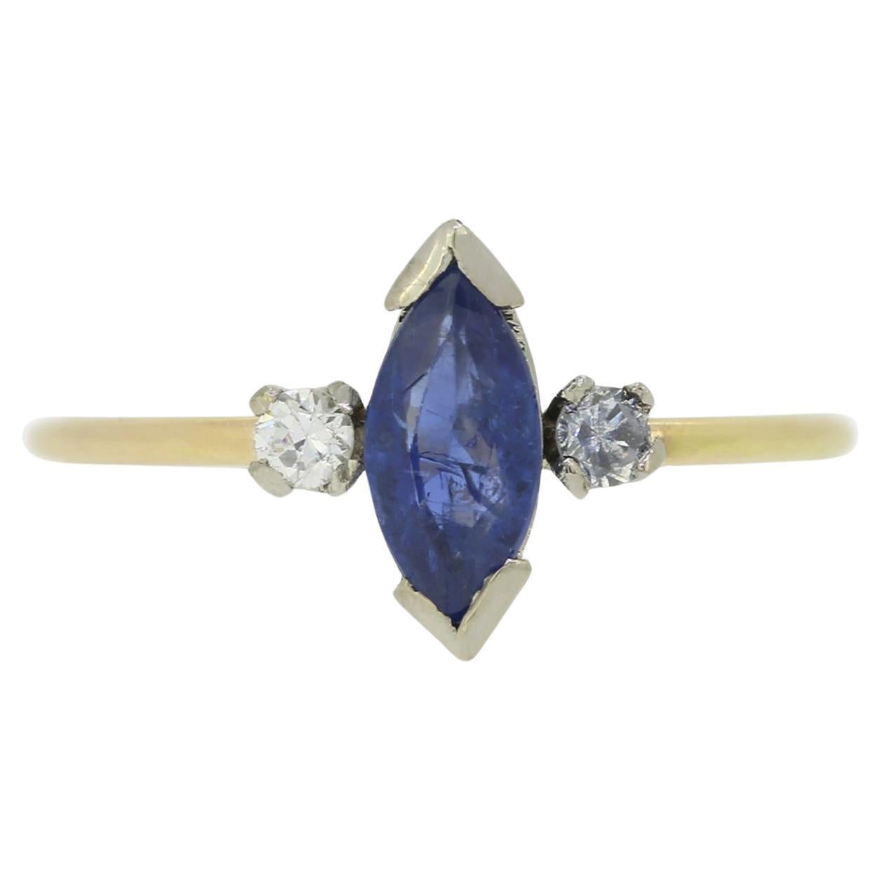 Viktorianischer Ring mit drei Steinen, Saphir und Diamant im Angebot