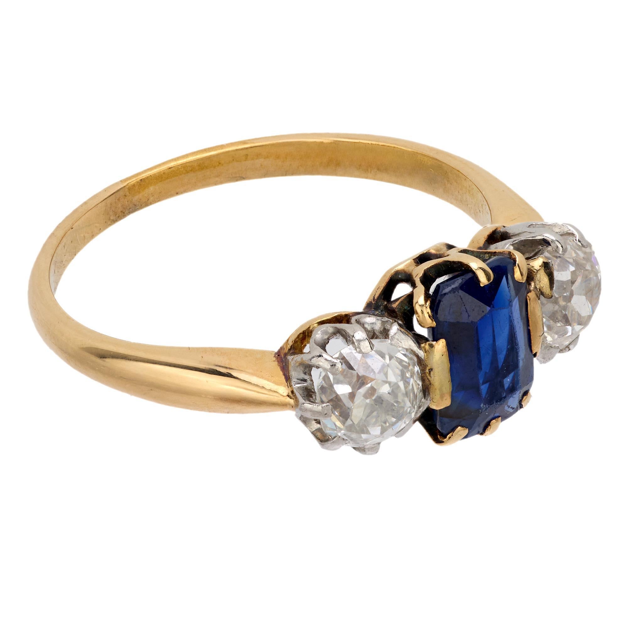 Victorian sapphire diamond 18k yellow gold 3 stone ring In Good Condition For Sale In Beverly Hills, CA