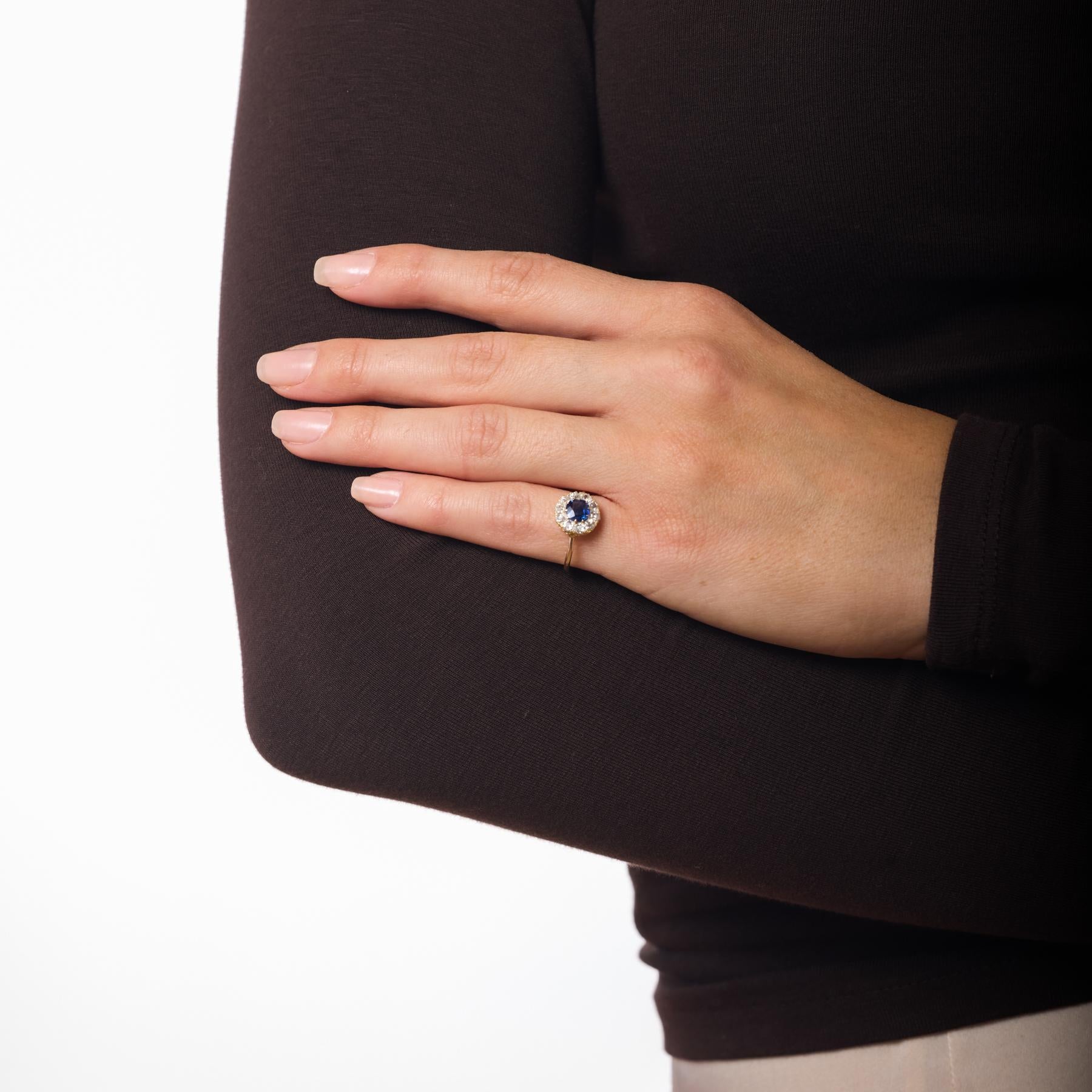 Taille brillant Bague victorienne à saphir et diamant en or jaune 18k en vente