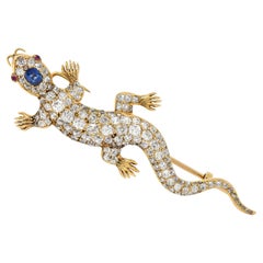 Broche victoriano de salamandra antigua de oro de 18 quilates con zafiro, diamante y rubí