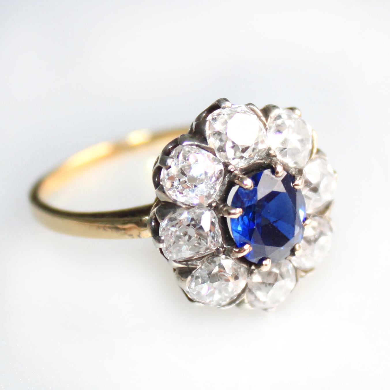 Victorian Sapphire 'No Heat' and Diamond Cluster Ring, 1880s In Excellent Condition In Idar-Oberstein, DE
