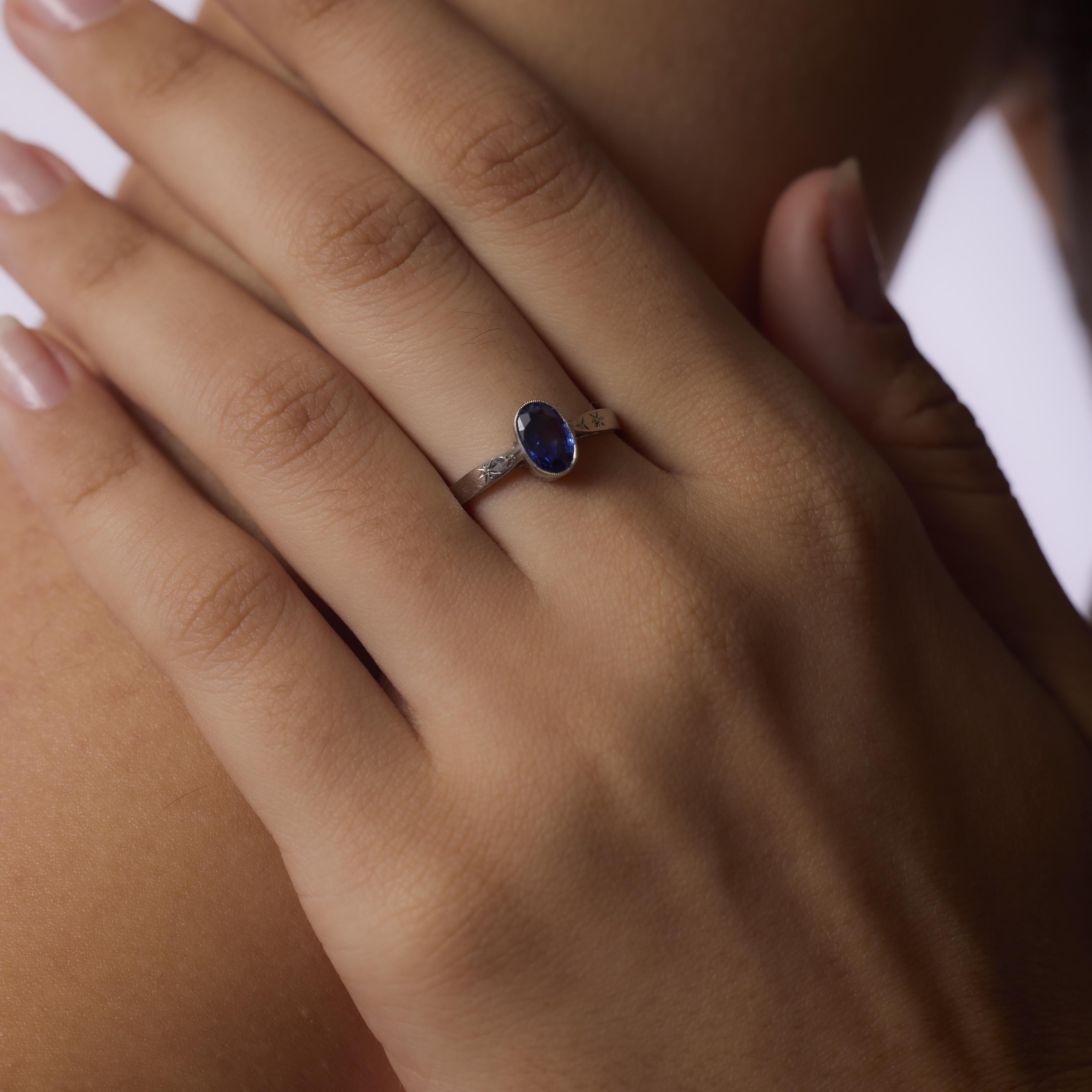Women's Victorian sapphire platinum bezel ring For Sale