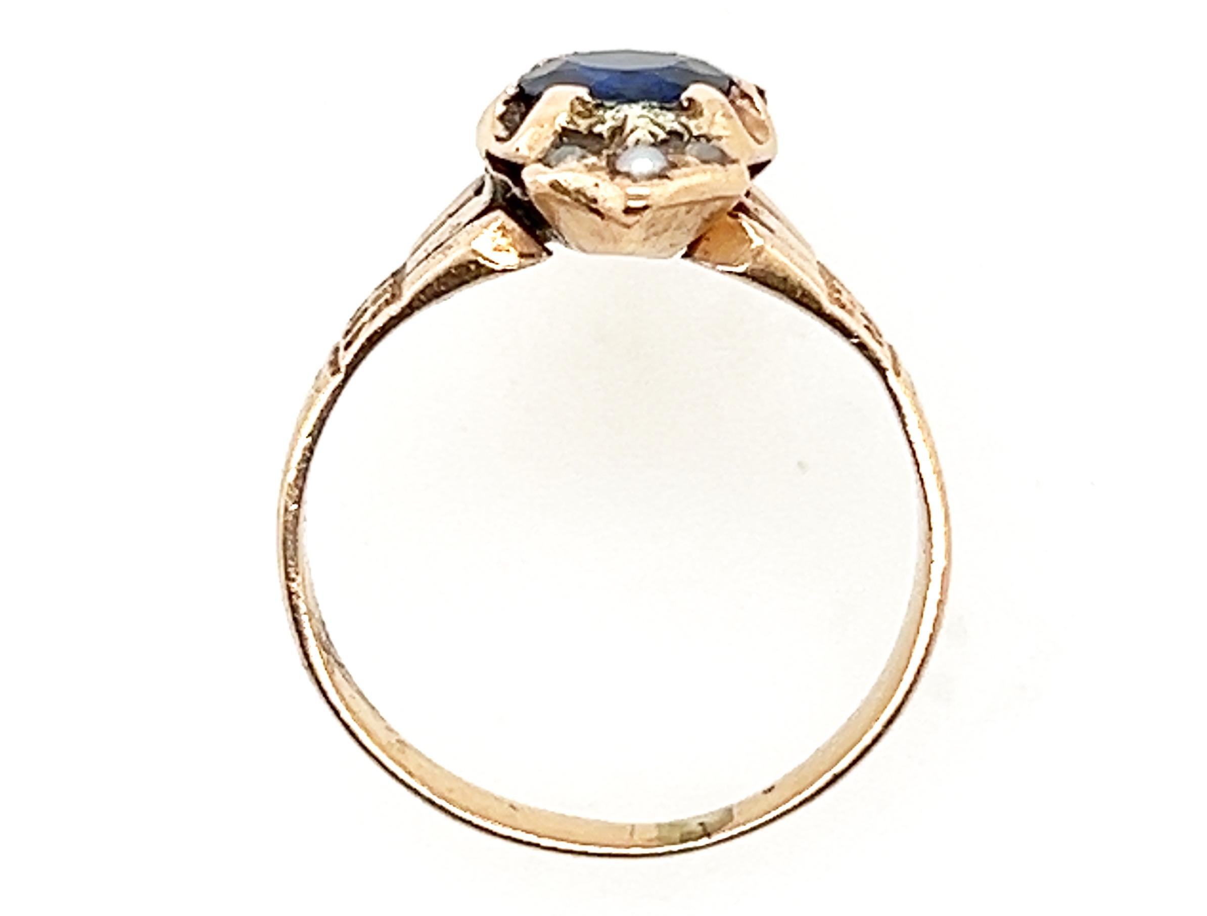 Echte Original viktorianische Antiquität aus den 1860er-1880er Jahren Saphir Seed Pearl Ring .70ct 14K Gelbgold
 


100% natürlicher Saphir Edelstein & Saatperlen

Grün-Gold-Blumen-Akzente

.70 Karat Edelsteingewicht

Massiv 14K Gelbgold

CIRCA