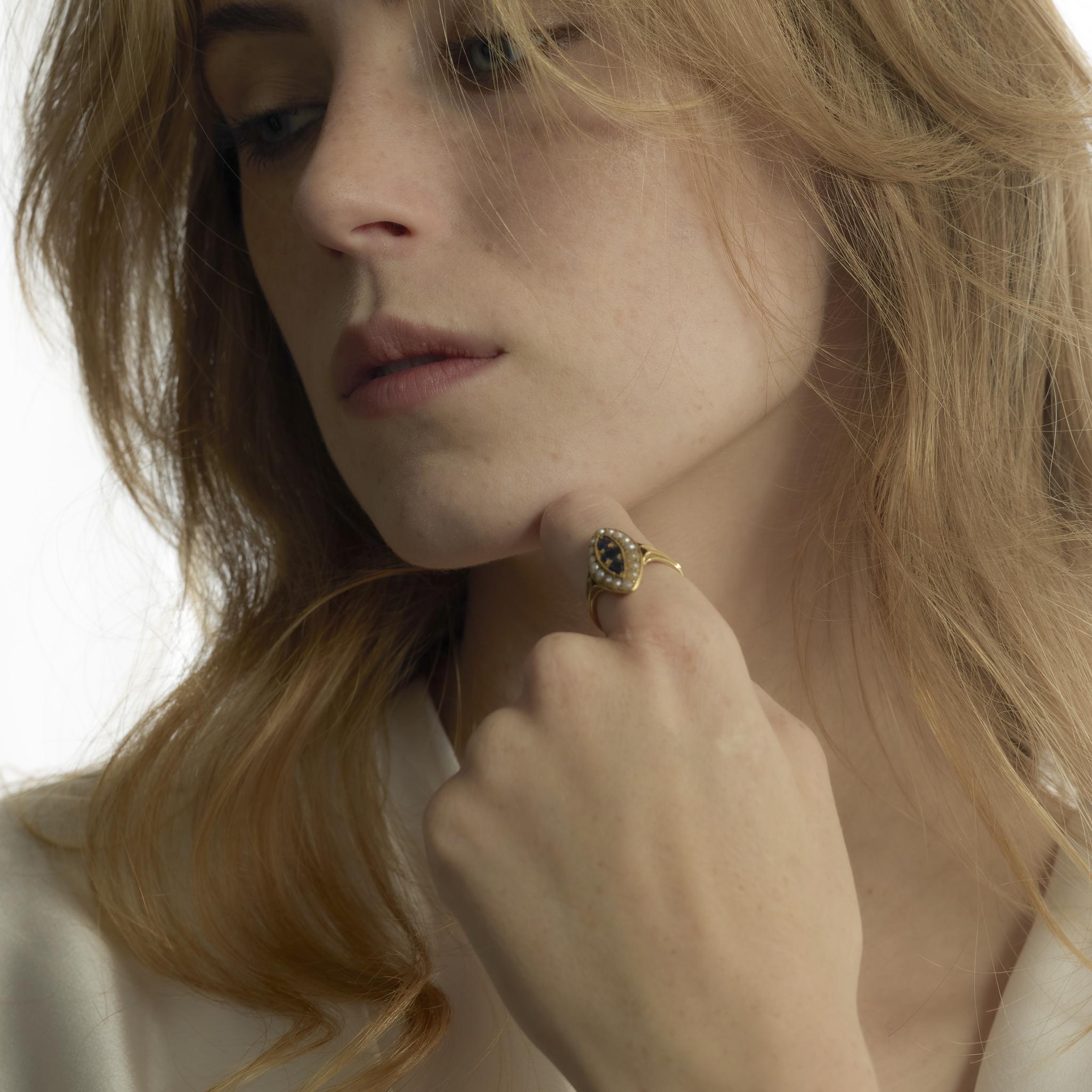 Victorian sapphire seed pearl 18k yellow gold navette ring In Good Condition For Sale In Beverly Hills, CA