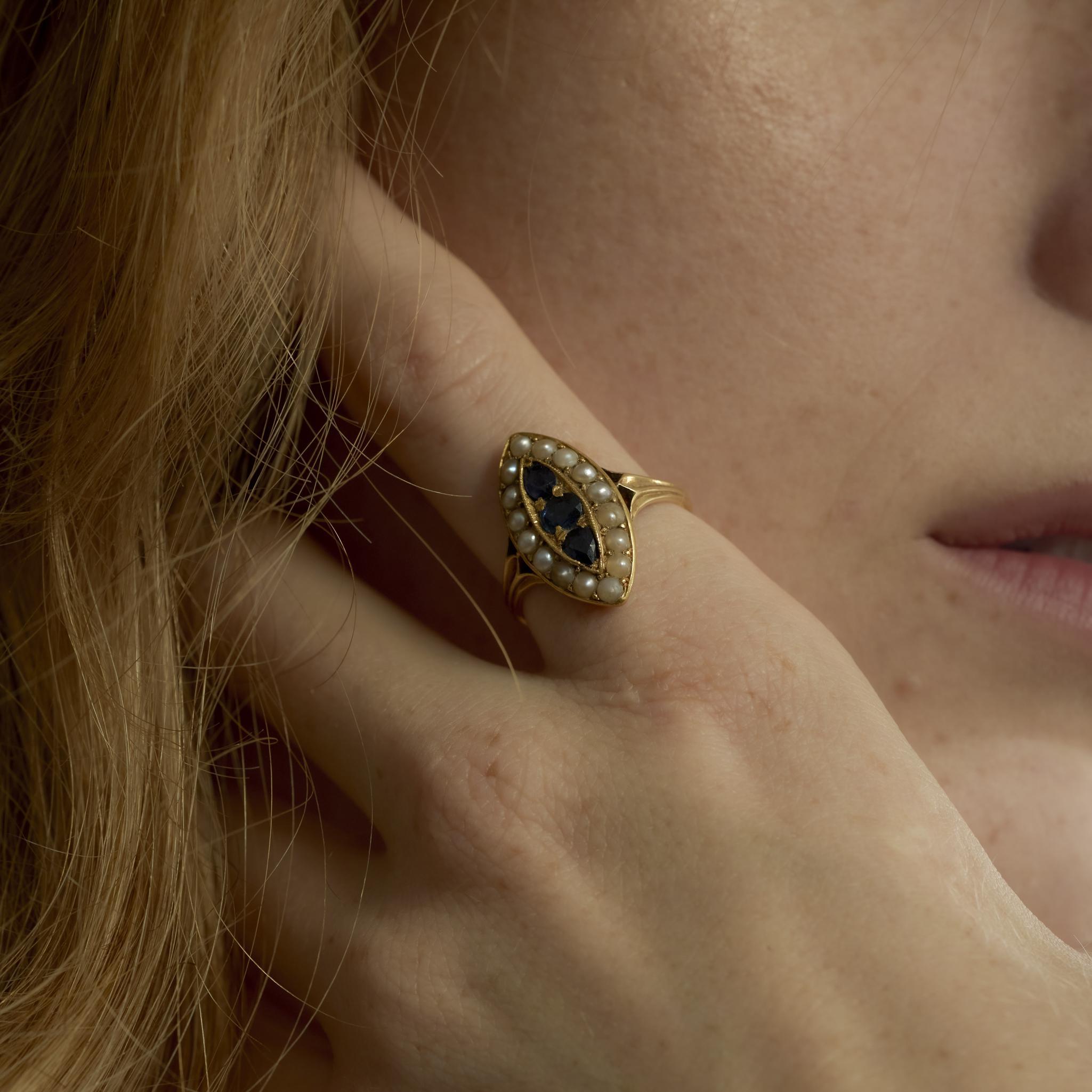 Victorian sapphire seed pearl 18k yellow gold navette ring For Sale 1