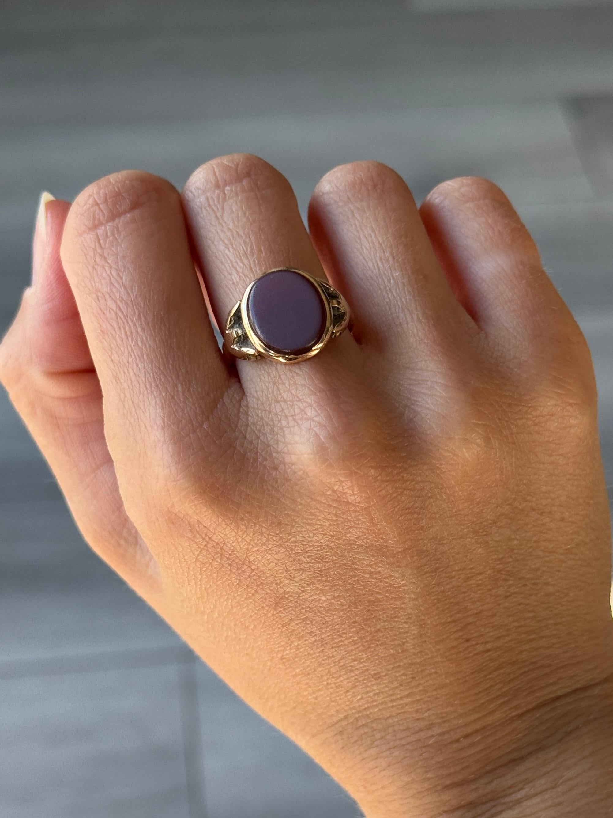 Bague chevalière victorienne en sardonyx et or 15 carats Bon état - En vente à Chipping Campden, GB