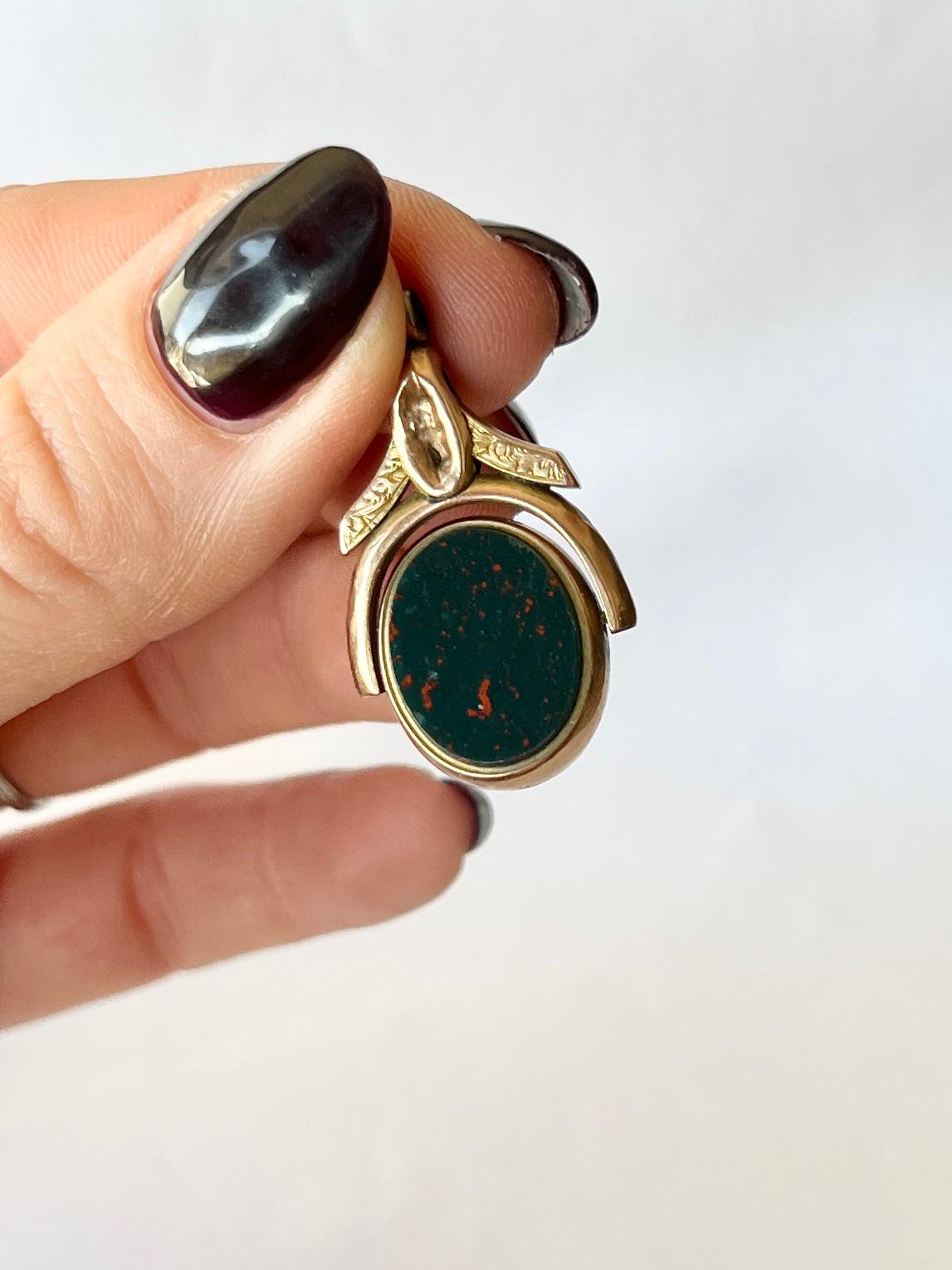 This swivel fob holds a gorgeous sardonyx and bloodstone set into it. 

Fob Face Dimensions: 15x12mm

Weight: 4.9g