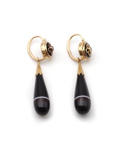 Victorian sardonyx long earrings in 18k gold, black earrings