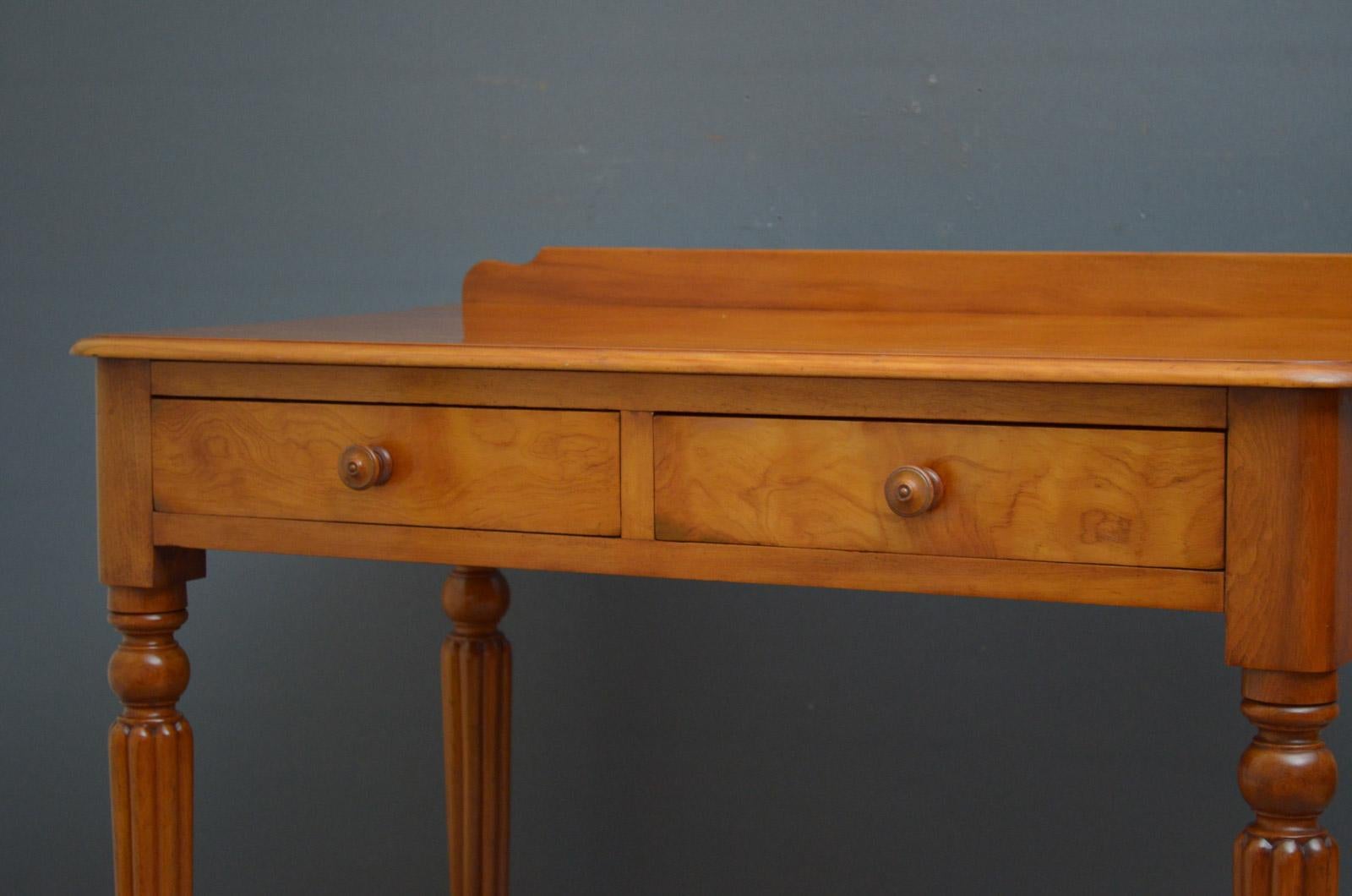 Victorian Satin Birch Writing Table In Good Condition For Sale In Whaley Bridge, GB