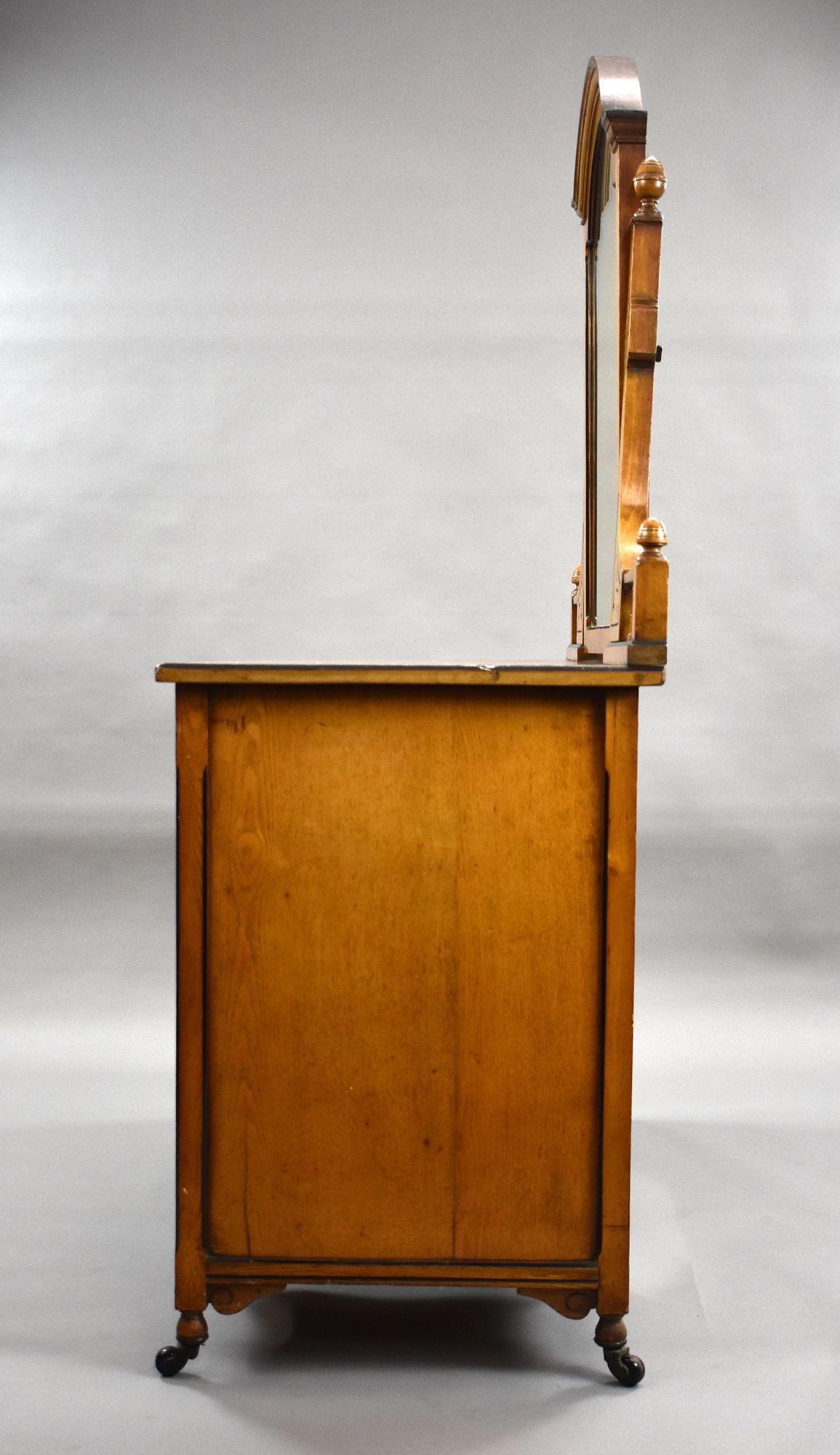 Victorian Satin Walnut Dressing Table In Good Condition For Sale In Chelmsford, Essex