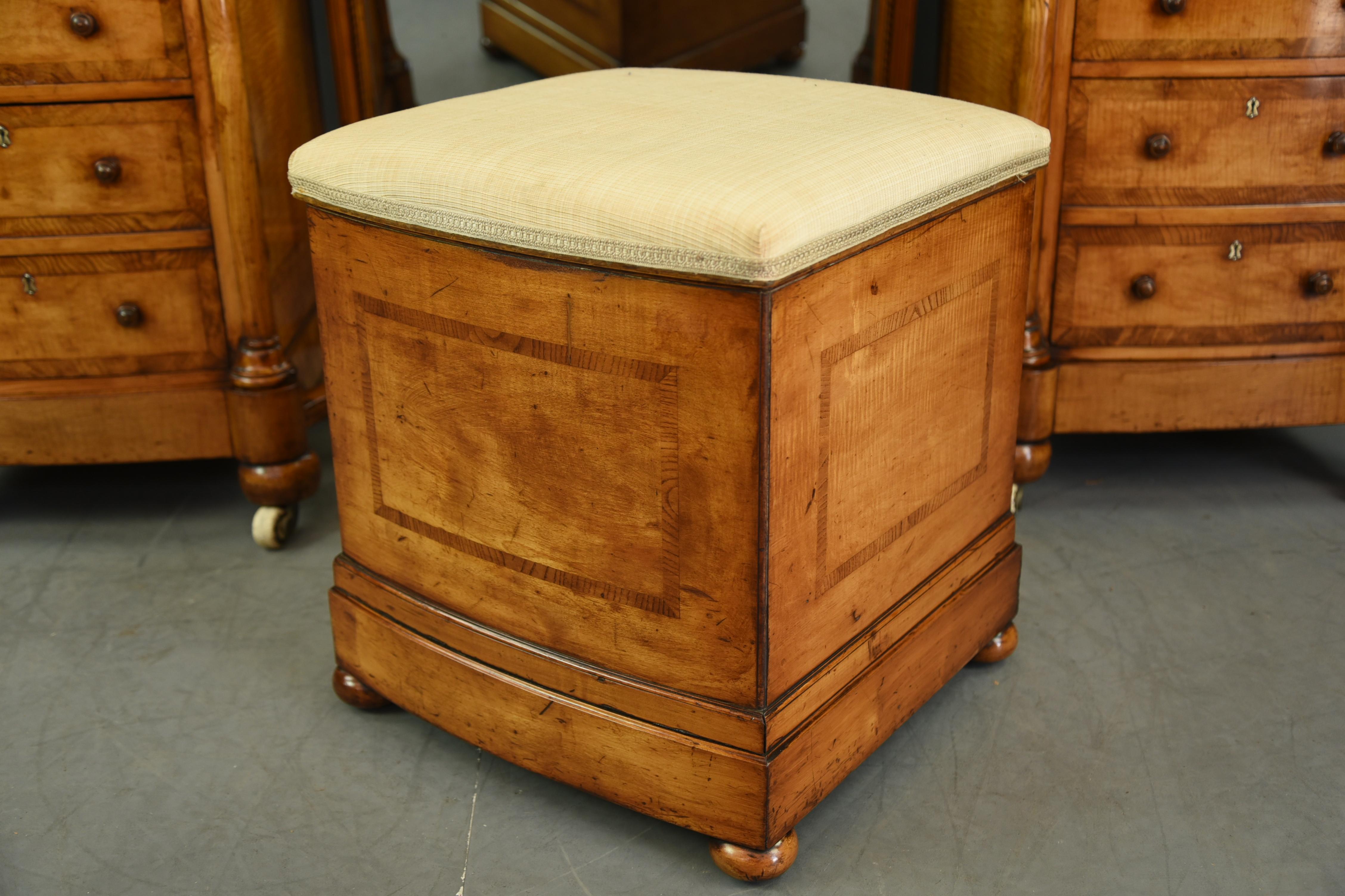 Victorian Satinwood Cheval Pedestal Dressing Table For Sale 2