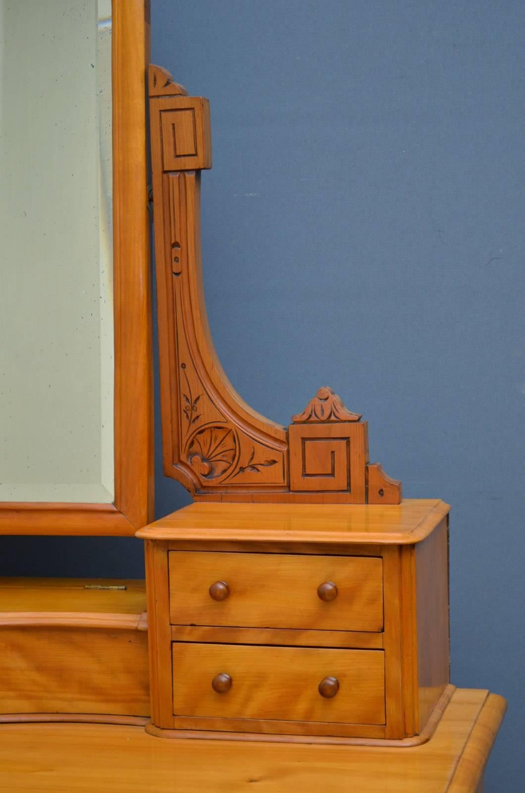 Victorian Satinwood Dressing Table of Narrow Proportions In Excellent Condition In Whaley Bridge, GB