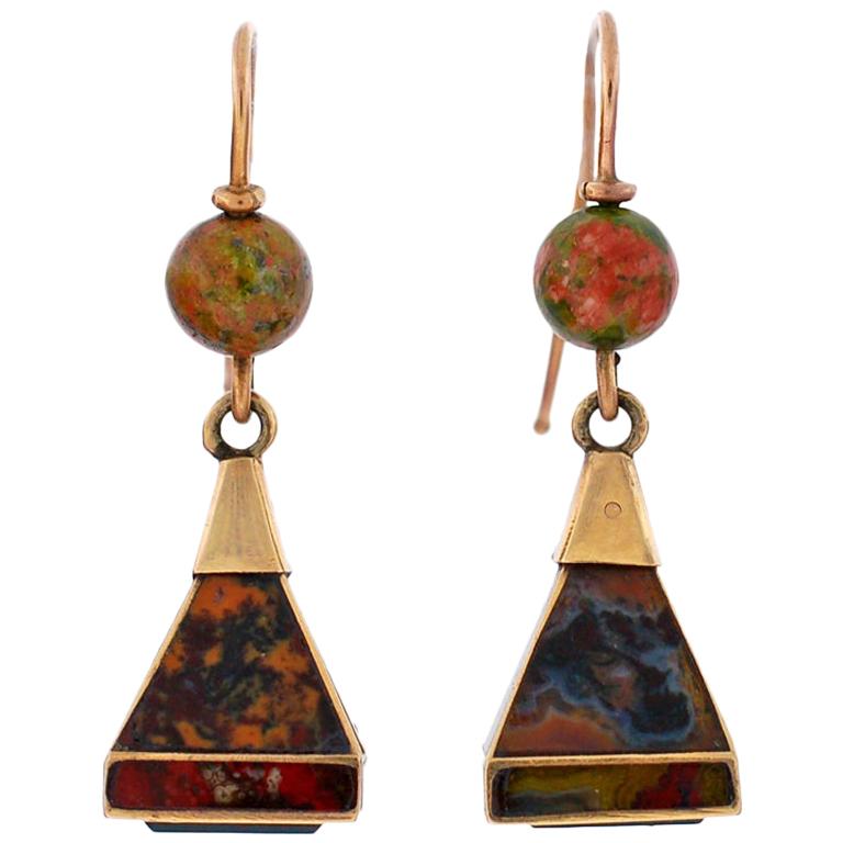 Victorian Scottish Agate Pyramidal Gold Earrings For Sale