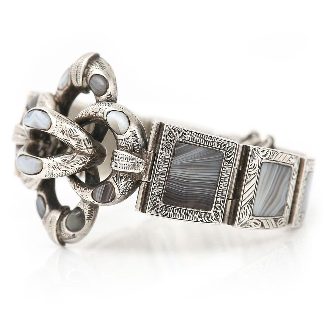 A stylish antique Scottish silver and agate bracelet, hand crafted in Scotland around 1880. Dating from the late Victorian period its design feels almost mid-century with the colour pallet of muted greys, whites and silver. The head of the bracelet