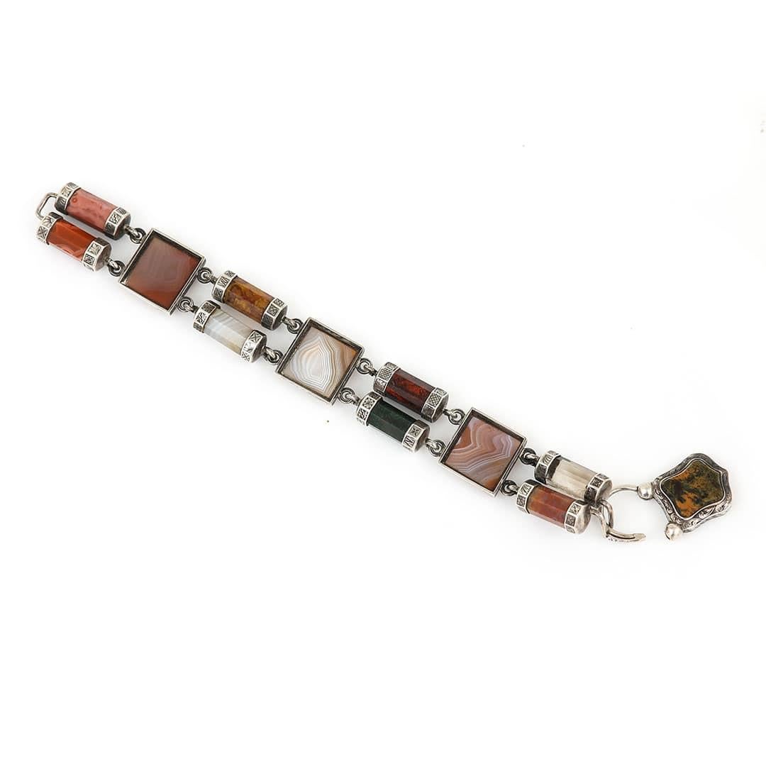 Victorian Scottish Silver and Banded Agate Padlock Bracelet, Circa 1870 In Good Condition In Lancashire, Oldham