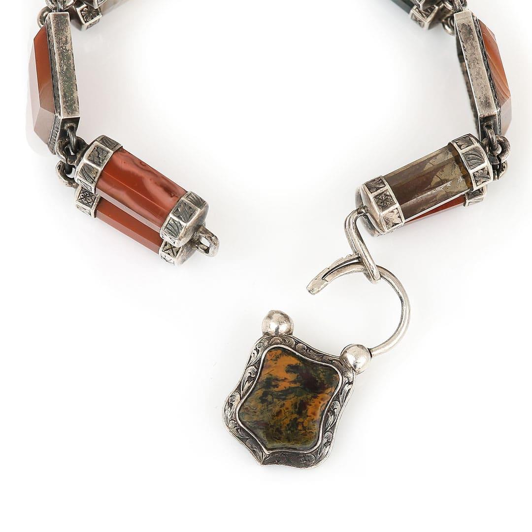 Victorian Scottish Silver and Banded Agate Padlock Bracelet, Circa 1870 1