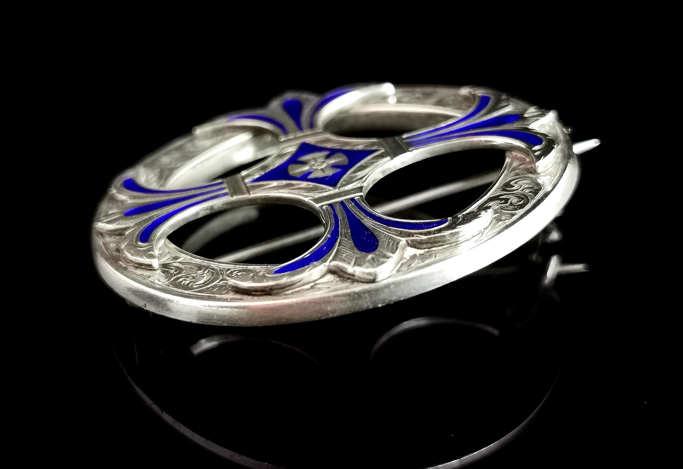 Victorian Scottish Silver Celtic Cross Brooch, Sterling Silver and Blue Enamel In Good Condition In NEWARK, GB