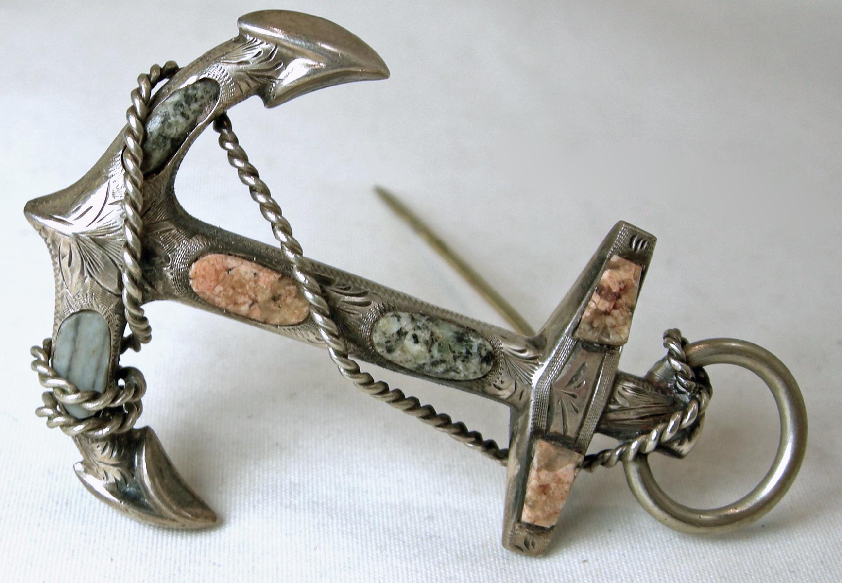 Victorian Scottish Sterling Silver Agate Anchor Brooch In Good Condition For Sale In New York, NY