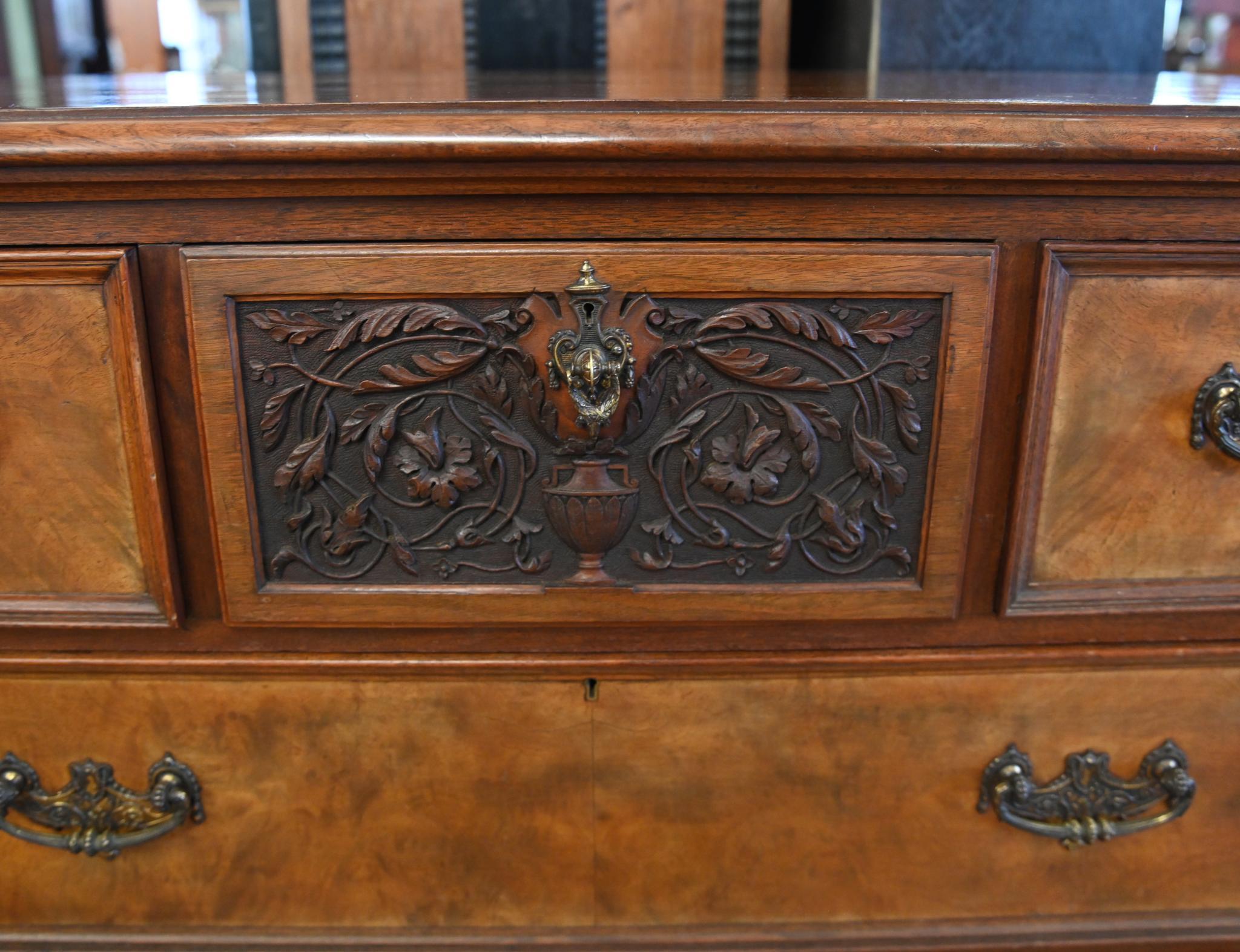 Metà XIX secolo Secretaire Victorian Chest Desk Walnut 1840 in vendita