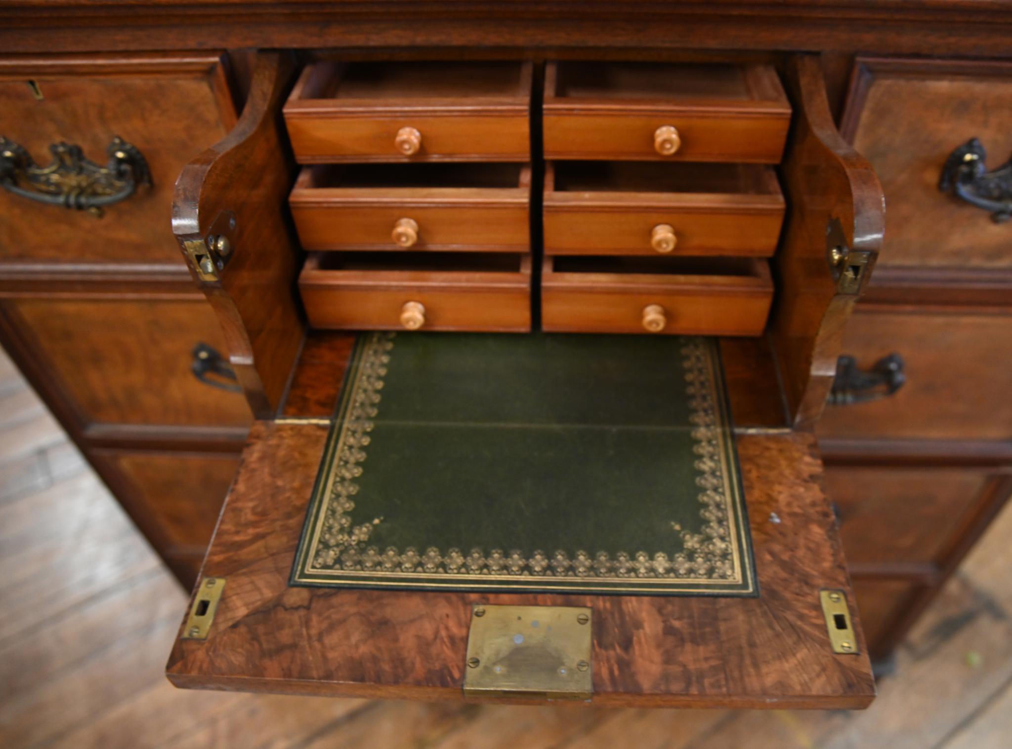 Secretaire Victorian Chest Desk Walnut 1840 in vendita 4