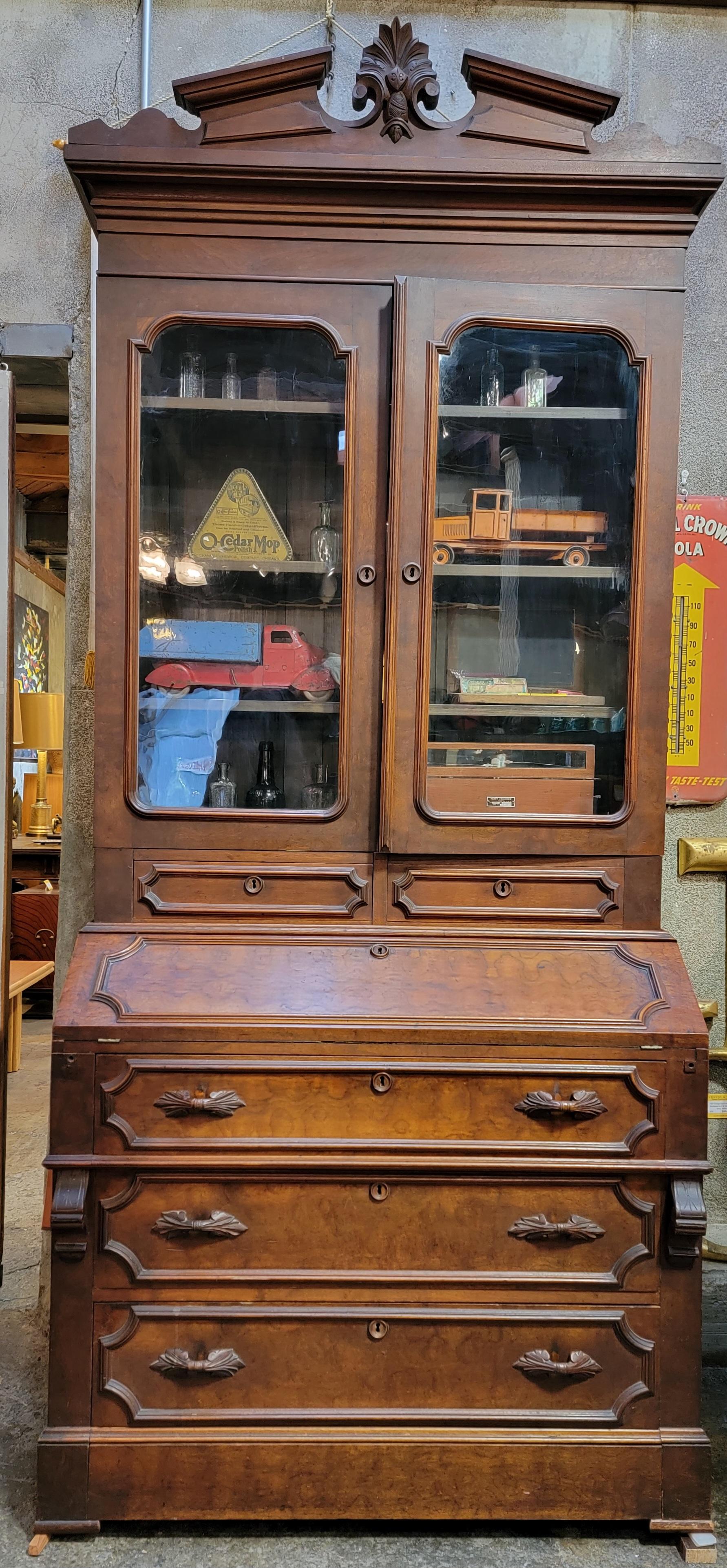 Bureau de secrétaire victorien Circa. 1800''s en vente 4