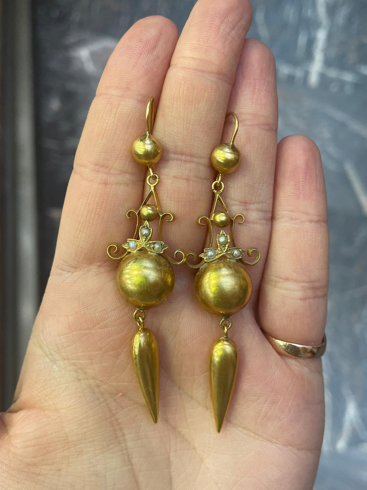 Victorian Seed Pearl 18 Karat Yellow Gold Drop Earrings In Good Condition For Sale In London, GB