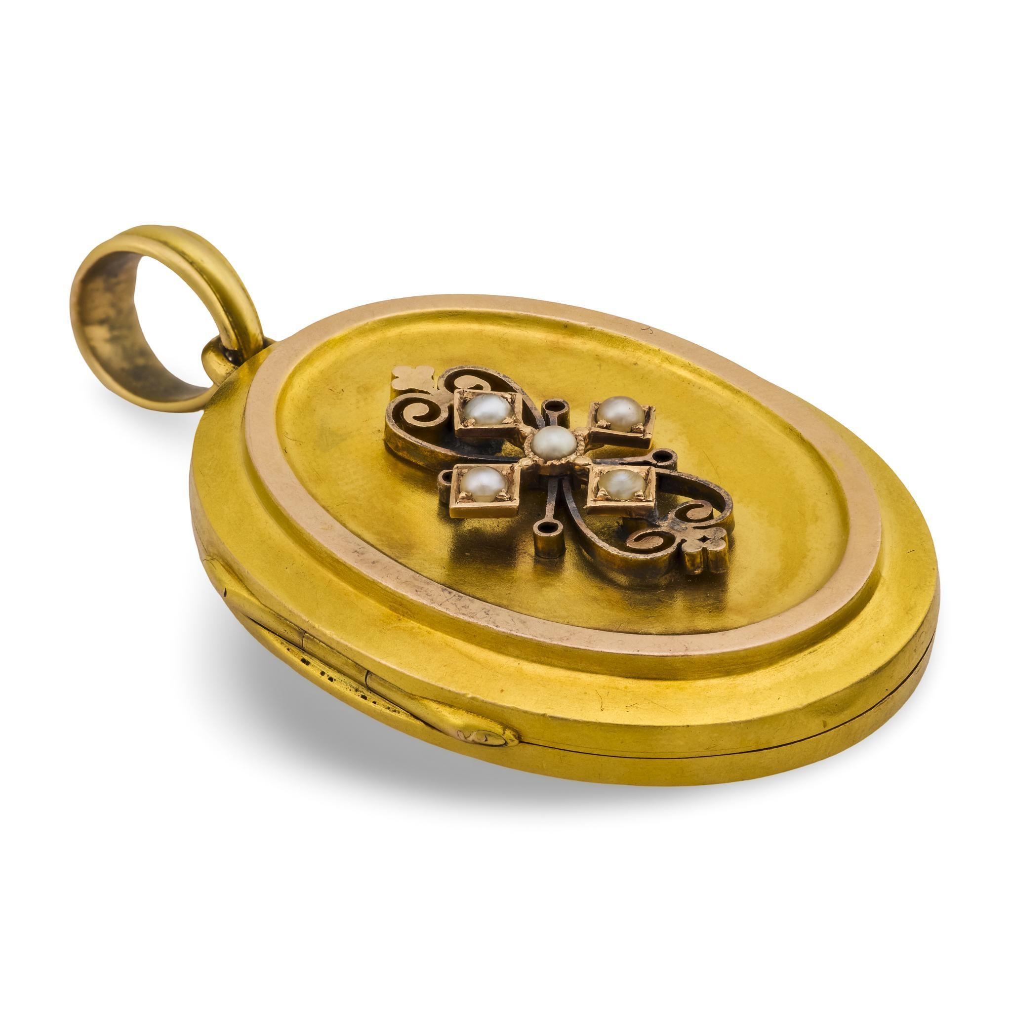 Victorian seed pearl 18k yellow and rose gold locket pendant For Sale 2
