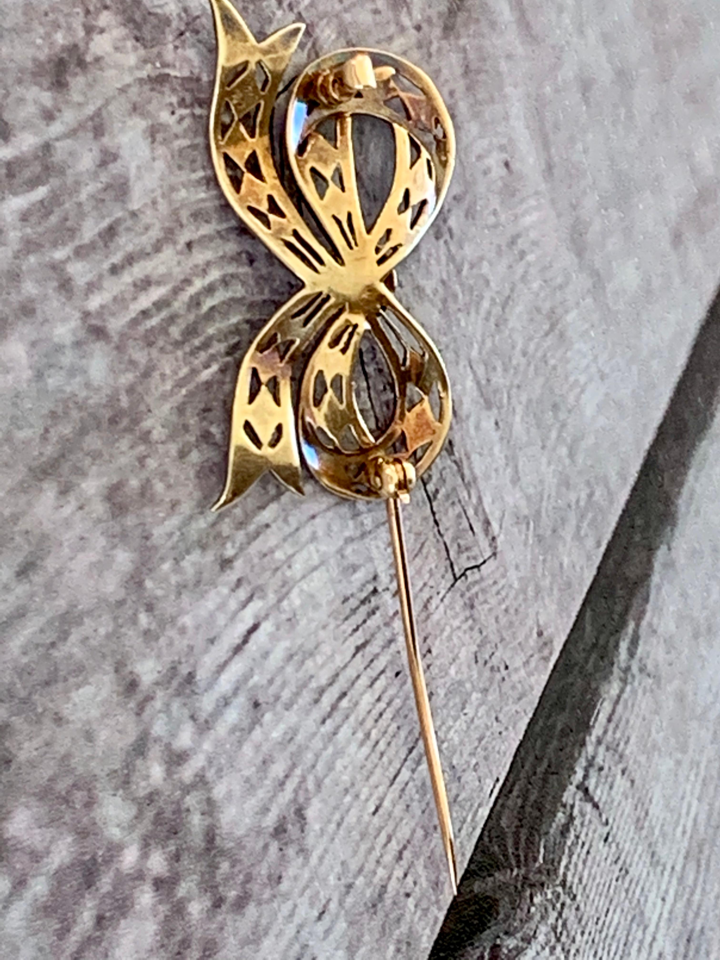 Victorian Seed Pearl and Enamel 14 Karat Yellow Gold Bow Brooch Pin In Good Condition For Sale In St. Louis Park, MN