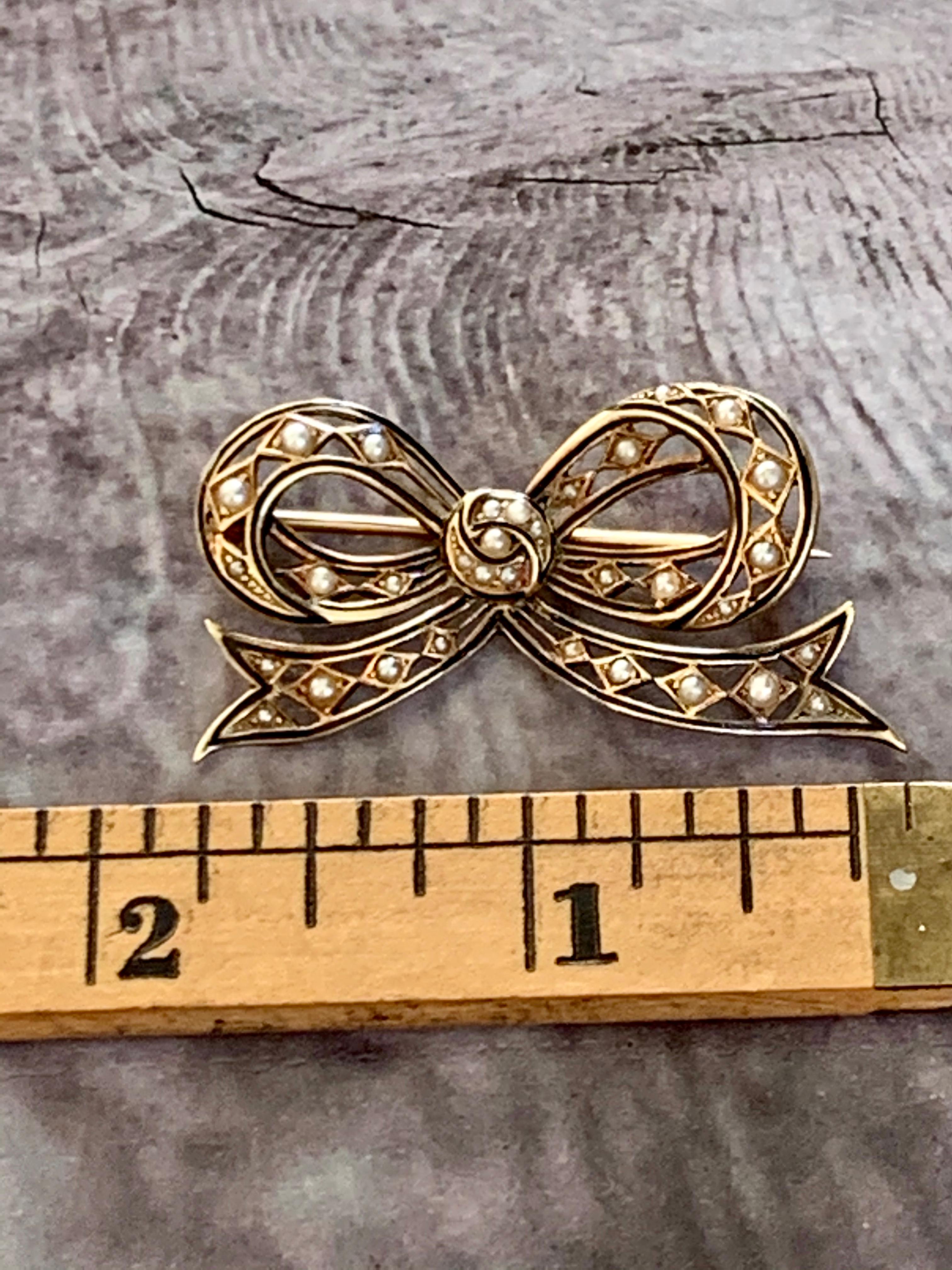 Victorian Seed Pearl and Enamel 14 Karat Yellow Gold Bow Brooch Pin For Sale 1