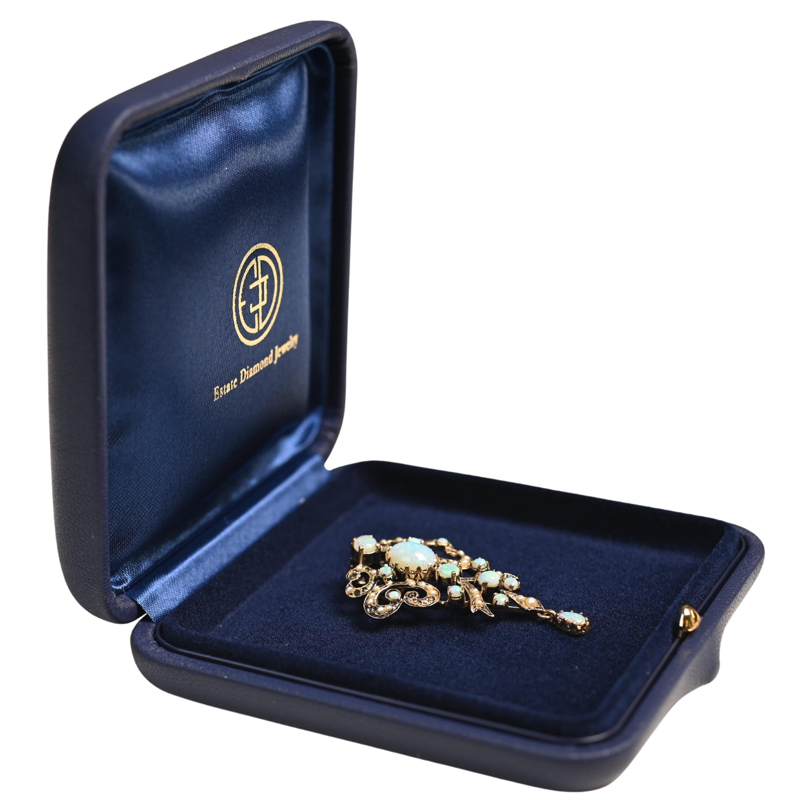 Viktorianische Brosche aus Perlen und Opalen, 14K Gelbgold CIRCA 1850