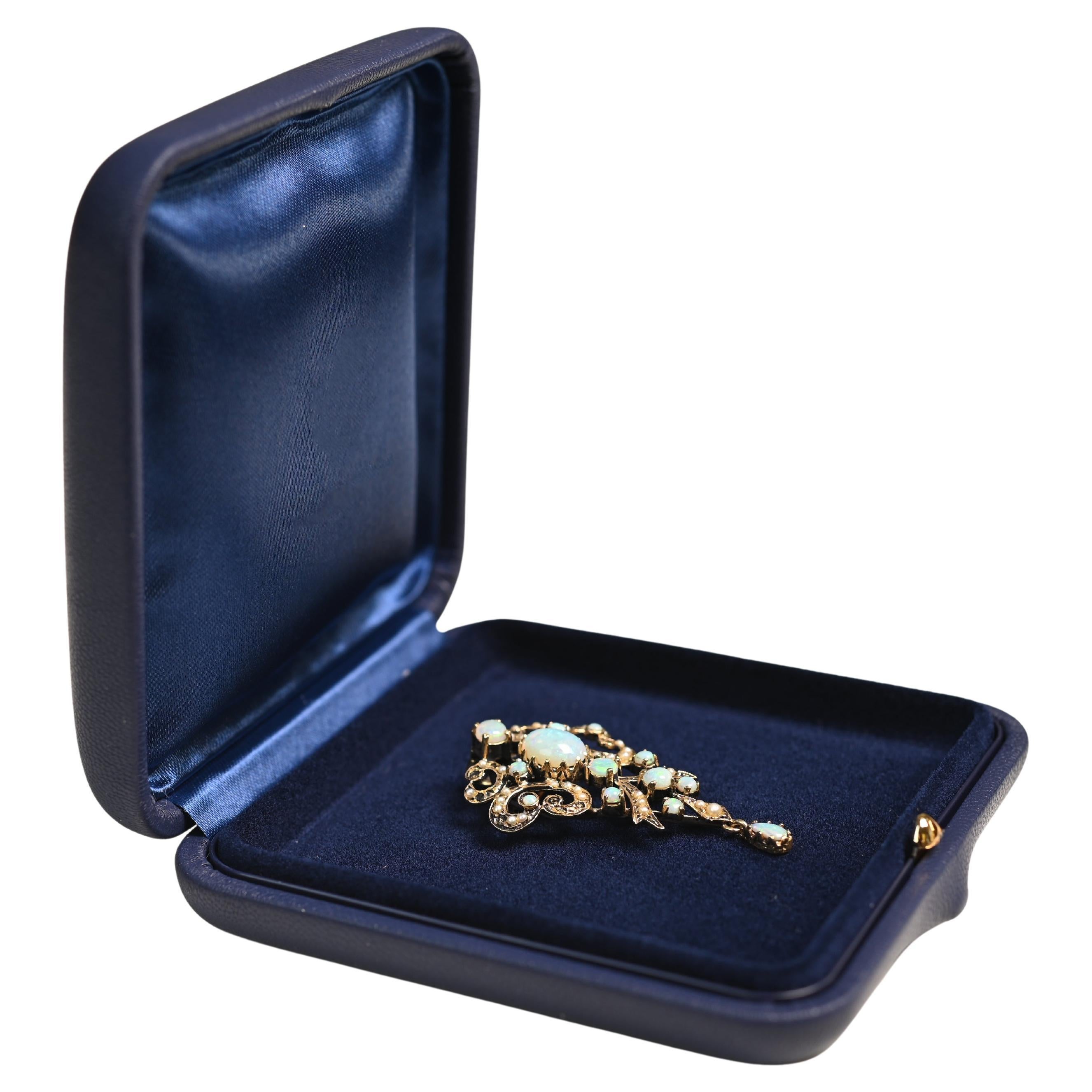 Spilla vittoriana con perle e opali, oro giallo 14 carati, circa 1850