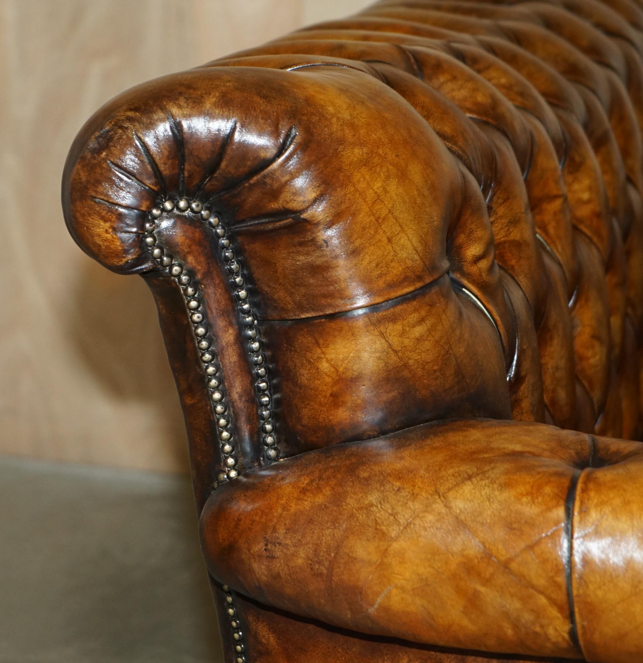 VICTORIAN SERPENTINE FRONTED HAND DYED RESTORED BROWN LEATHER CHESTERFiELD SOFA For Sale 6