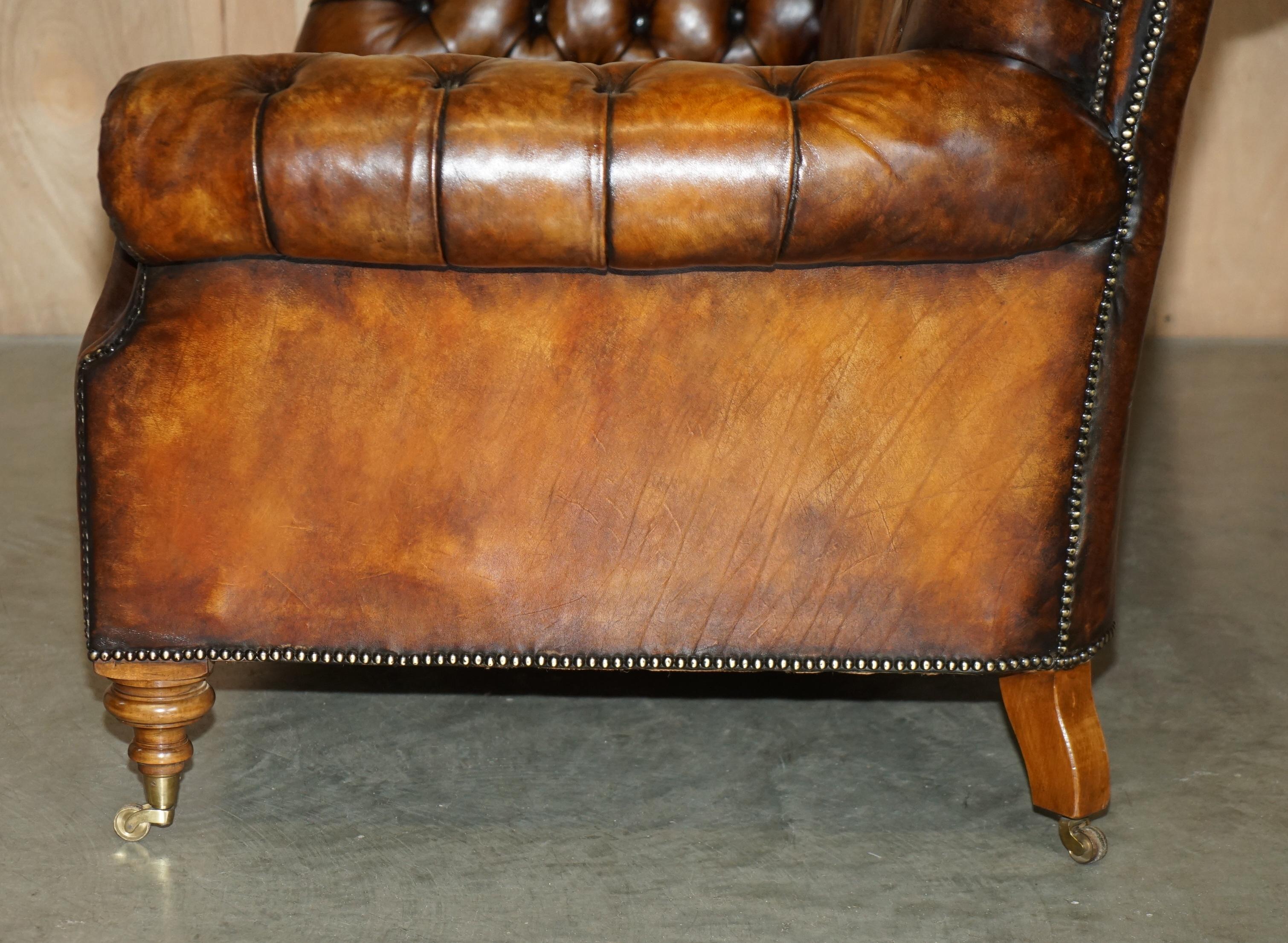VICTORIAN SERPENTINE FRONTED HAND DYED RESTORED BROWN LEATHER CHESTERFiELD SOFA For Sale 9