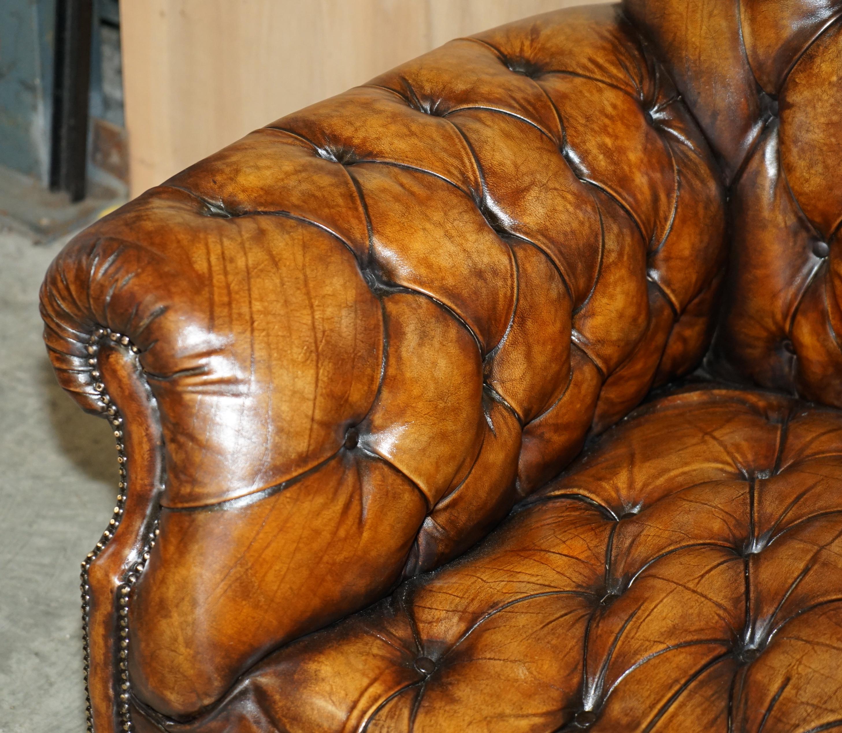 Hand-Crafted VICTORIAN SERPENTINE FRONTED HAND DYED RESTORED BROWN LEATHER CHESTERFiELD SOFA For Sale