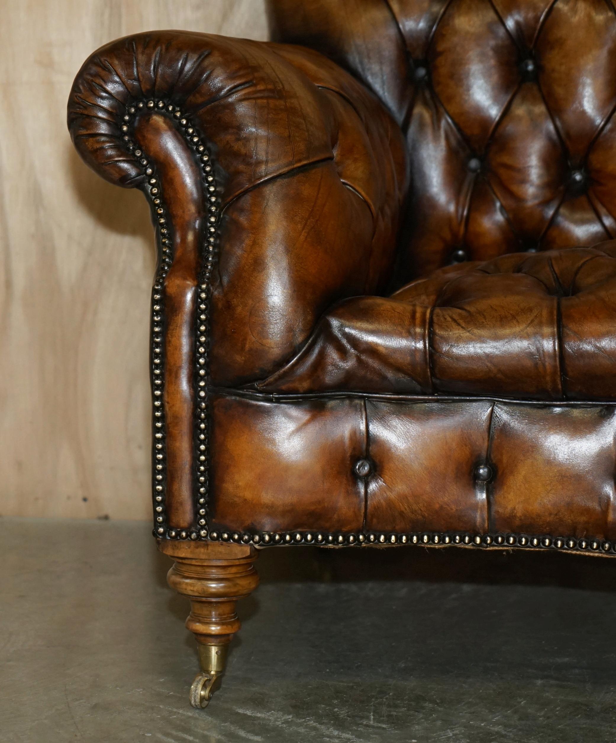 Late 19th Century VICTORIAN SERPENTINE FRONTED HAND DYED RESTORED BROWN LEATHER CHESTERFiELD SOFA For Sale