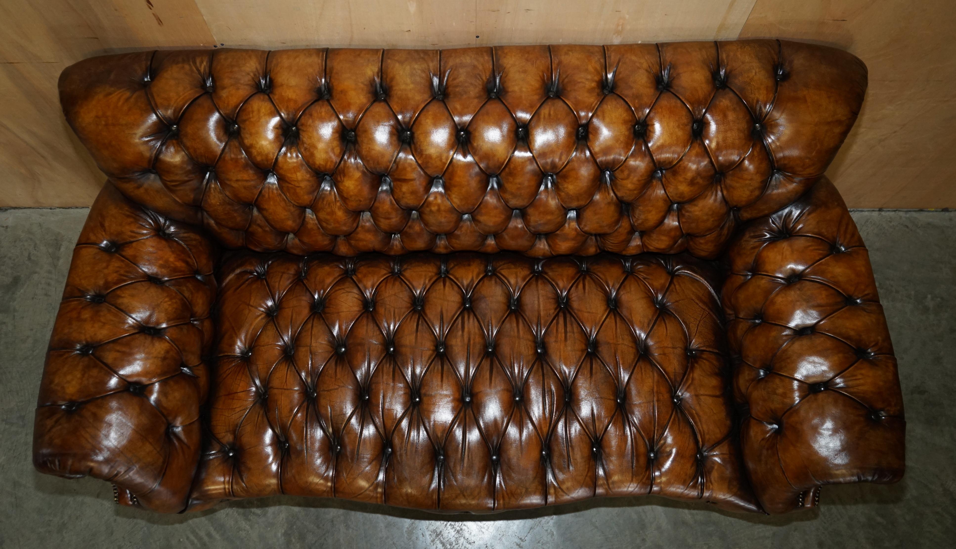 VICTORIAN SERPENTINE FRONTED HAND DYED RESTORED BROWN LEATHER CHESTERFiELD SOFA For Sale 1