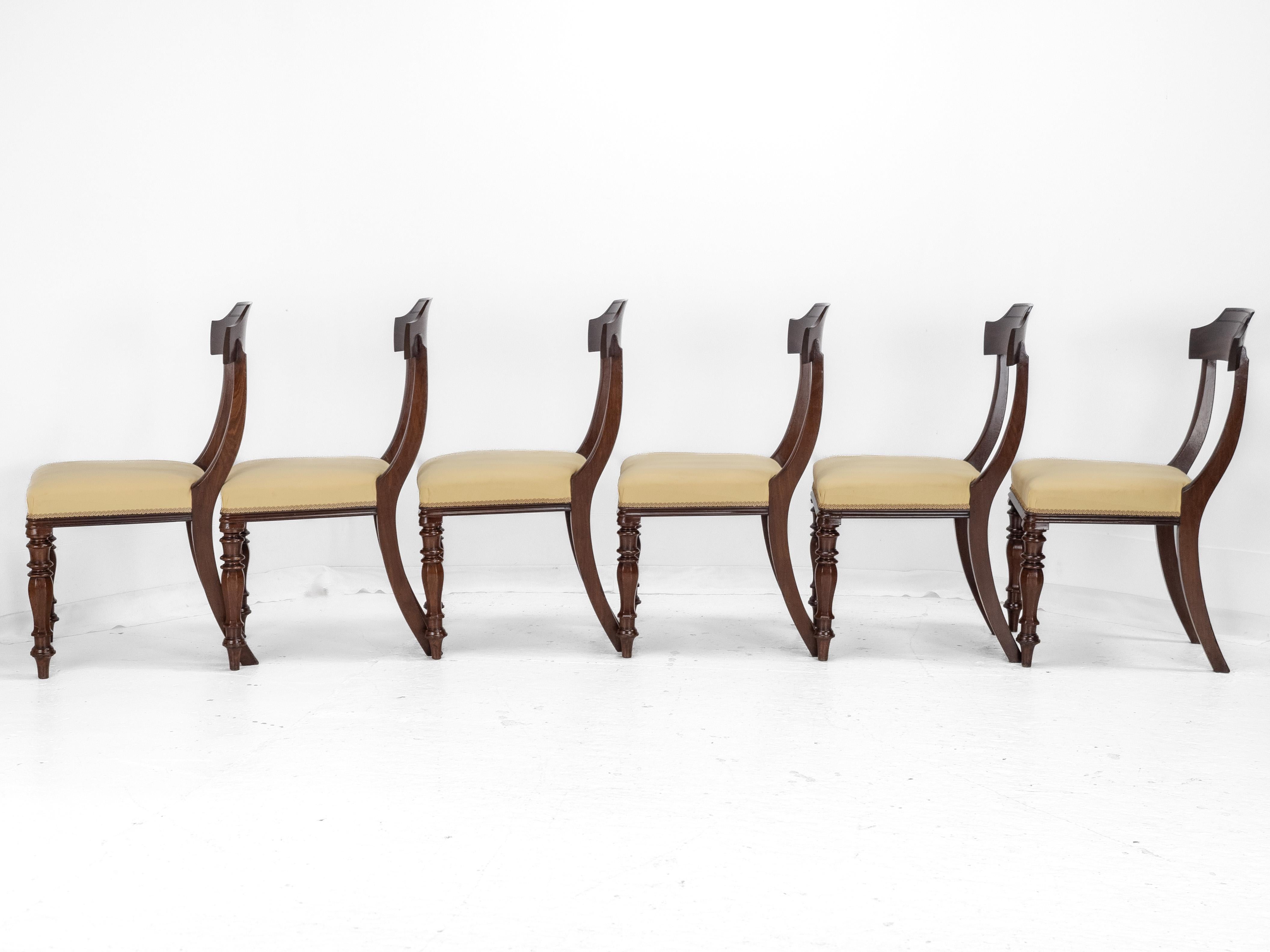 English Victorian Set of 6 Mahogany Bar Back Upholstered Dining Chairs c.1870 c.19th For Sale