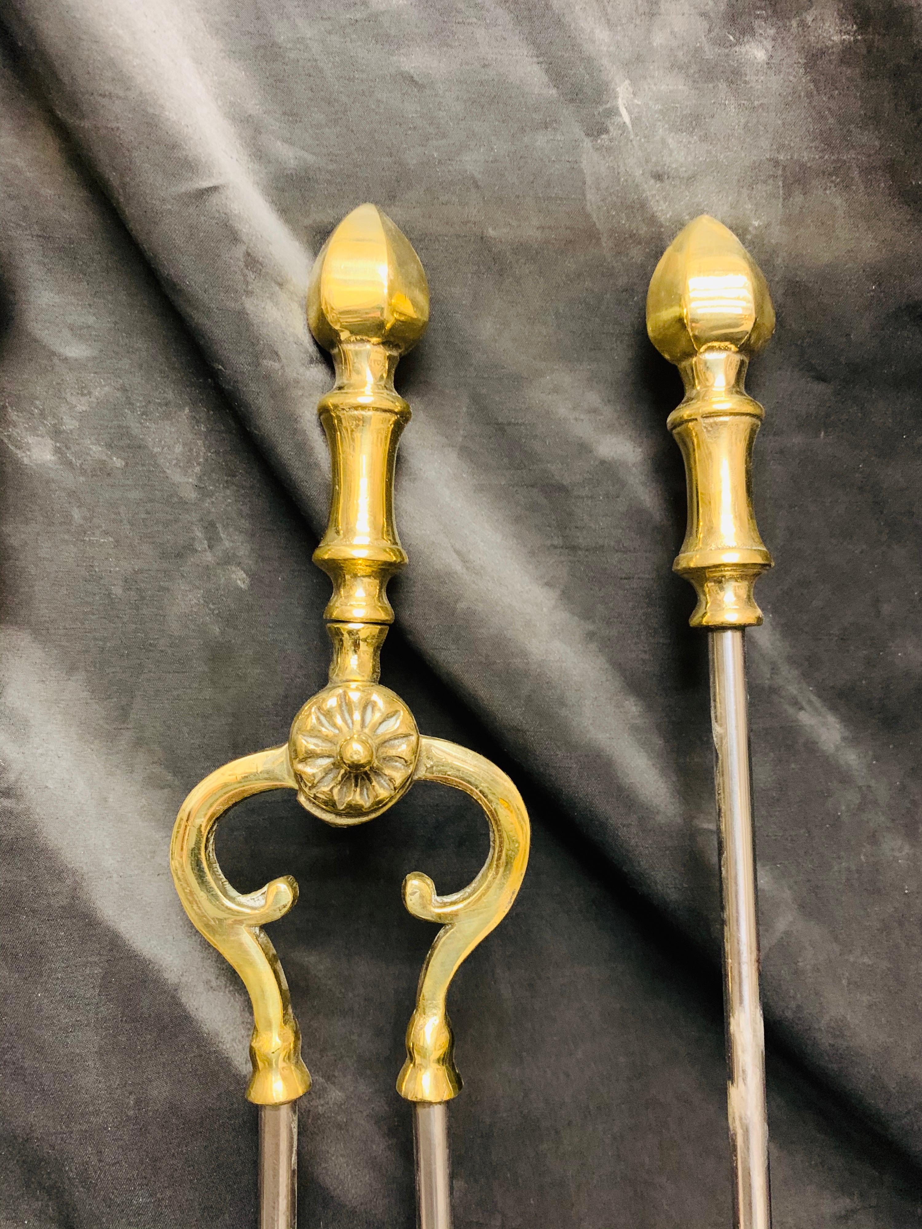 Victorian Set of Polished Brass and Steel Fire Tools with Rests For Sale 4