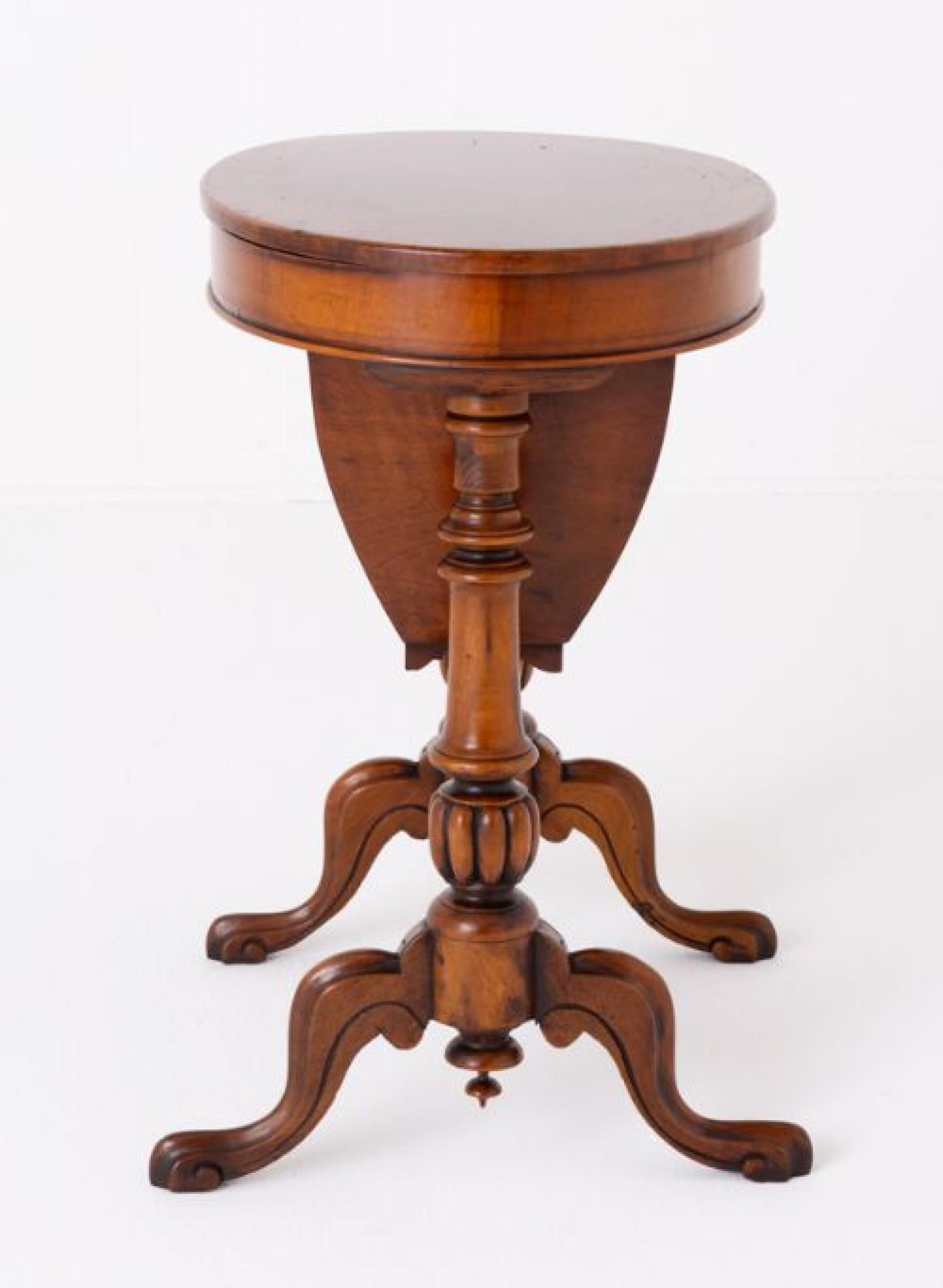 Table de couture Victorienne Ronce de Noyer Antique 1860 en vente 4