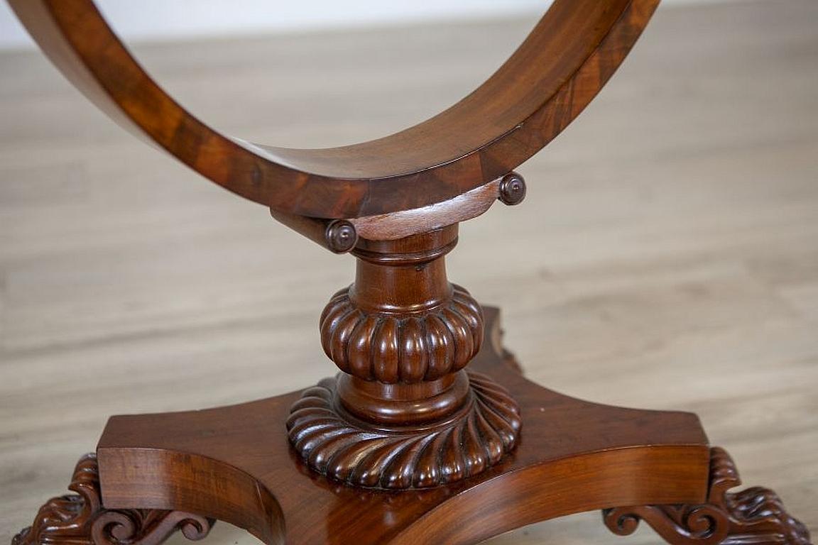 Victorian Mahogany Wood and Veneer Sewing Table Circa 1850 For Sale 4