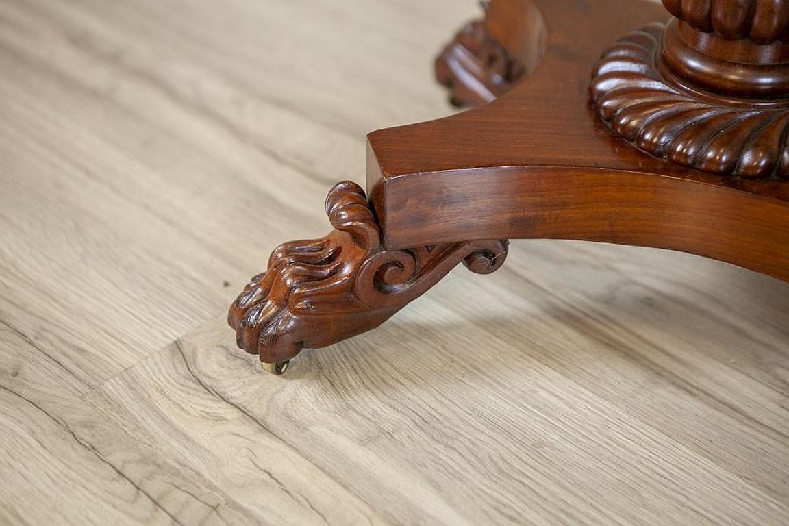 Table de couture victorienne en bois et placage d'acajou Circa 1850 en vente 7